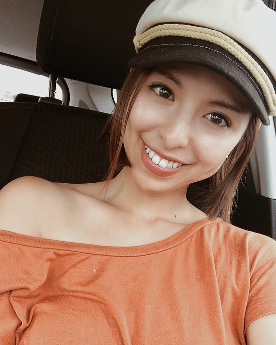 高橋菜摘のインスタグラム：「今日はフリマ準備でした〜🧡…やっと🗣 とはいえ息子が幼稚園の間の時間で しかもショートスリーパーの 甘えん坊女子と居るとしたくが大変🙀 おっぱい飲みたさに(依存症🍼) ずっとスリスリくっついてるの。笑 . . さて今週土曜日はいよいよフリマです🌵 私はレディース、キッズを中心に スノーボード用品もたくさん出します🏂 私含め他の出品者もメンズ用品も出すので 是非家族、カップルでも来てください👫 サーファー&スノーボーダーもね👍 .......................... 2019.9.21 (sat) 📍8dori cafe( @8colordrink ) 神奈川県茅ヶ崎市本宿町12-17-3 🕚AM11：00〜PM5:00 辻堂駅西口徒歩1分🐾 ⚫︎member⚫︎ @maino______  @lina_x117  @juri1104  @natsu128 . ショップ袋等のご準備お願いします🛍 駐車場はございませんのでお近くの🅿️へ🚗 美味しいドリンク(アルコールも🍺)と 音楽を楽しみながら ゆっくりとお買い物を楽しんでください♪ お待ちしてます🌵🧡」