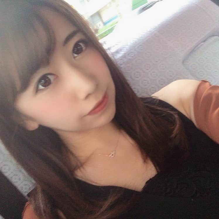 大浦真奈美のインスタグラム：「お買い物欲ー！！！‪(ᯅ̈ )  #タクシー #自撮り  #物欲 #コスメ #服 #アクセサリー  #バック # AV # セクシー女優」