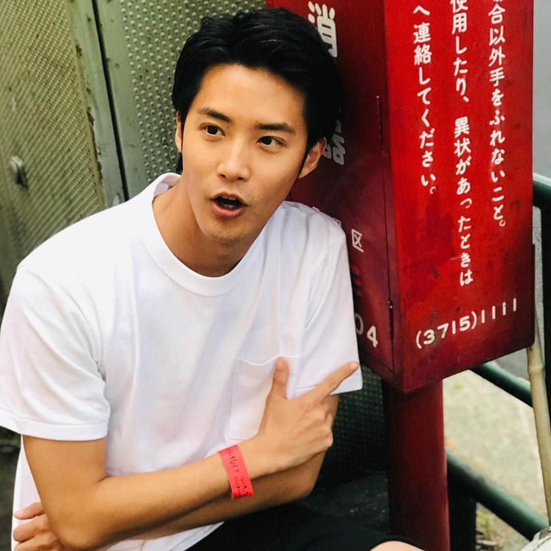 白石隼也さんのインスタグラム写真 - (白石隼也Instagram)「#白石隼也 トークライブ2019 vol.3まて残り4日！ イベント特設サイトのカウントダウン写真は、なんと目線あり😉 毎日正午に更新されますので、昼食前にご覧ください！(スタッフ)  #白石隼也 #shunyashiraishi #仮面ライダー #仮面ライダーウィザード #kamenrider #kamenriderwizard #グッドモーニングコール #東京喰種 #東京喰種S #tokyoghoul #アフロ田中 #爆炸頭田中 #ランウェイ24 #unknownjapan  #좋아요환영 #데일리룩 #패션스타그램 #일본 #帅气 #얼짱 #sigame #팔로미 #asianboy」9月19日 12時50分 - s_shiraishikun