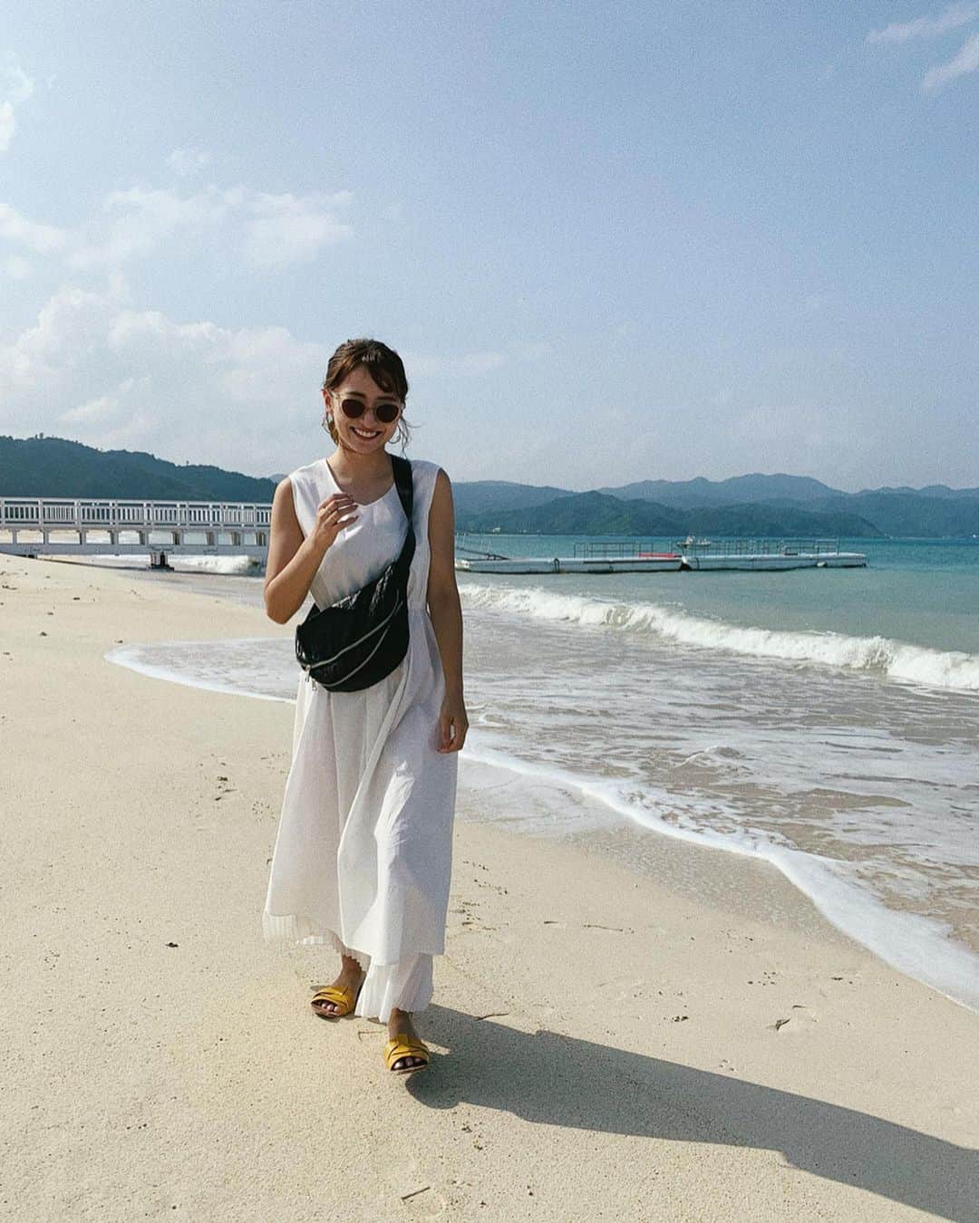 ARISA（和田有沙）さんのインスタグラム写真 - (ARISA（和田有沙）Instagram)「贅沢に自然に囲まれながら ホテルのラウンジでtea time...ㅤㅤㅤㅤㅤㅤㅤㅤㅤㅤㅤㅤㅤ 落ち着いた空間で 癒されました🥺💕ㅤㅤㅤㅤㅤㅤㅤㅤㅤㅤㅤㅤㅤㅤㅤㅤㅤㅤㅤㅤㅤㅤㅤㅤㅤㅤ Leoryで夏に発売した ホワイトのワンピースを ようやく着れた🥺✨ㅤㅤㅤㅤㅤㅤㅤㅤㅤㅤㅤㅤㅤ ビーチ沿いを真っ白の ワンピースで歩く事が 密かに楽しみだったの🙈💕 ㅤㅤㅤㅤㅤㅤㅤㅤㅤㅤㅤㅤㅤ  #沖縄#奥間#女子旅 #laviedeleory#leory#LeoryxEBLÓA #beach#ラヴィドゥレオリー#レオリー#レオリーエブロア#arisa_fashion」9月19日 12時58分 - wadaarisa