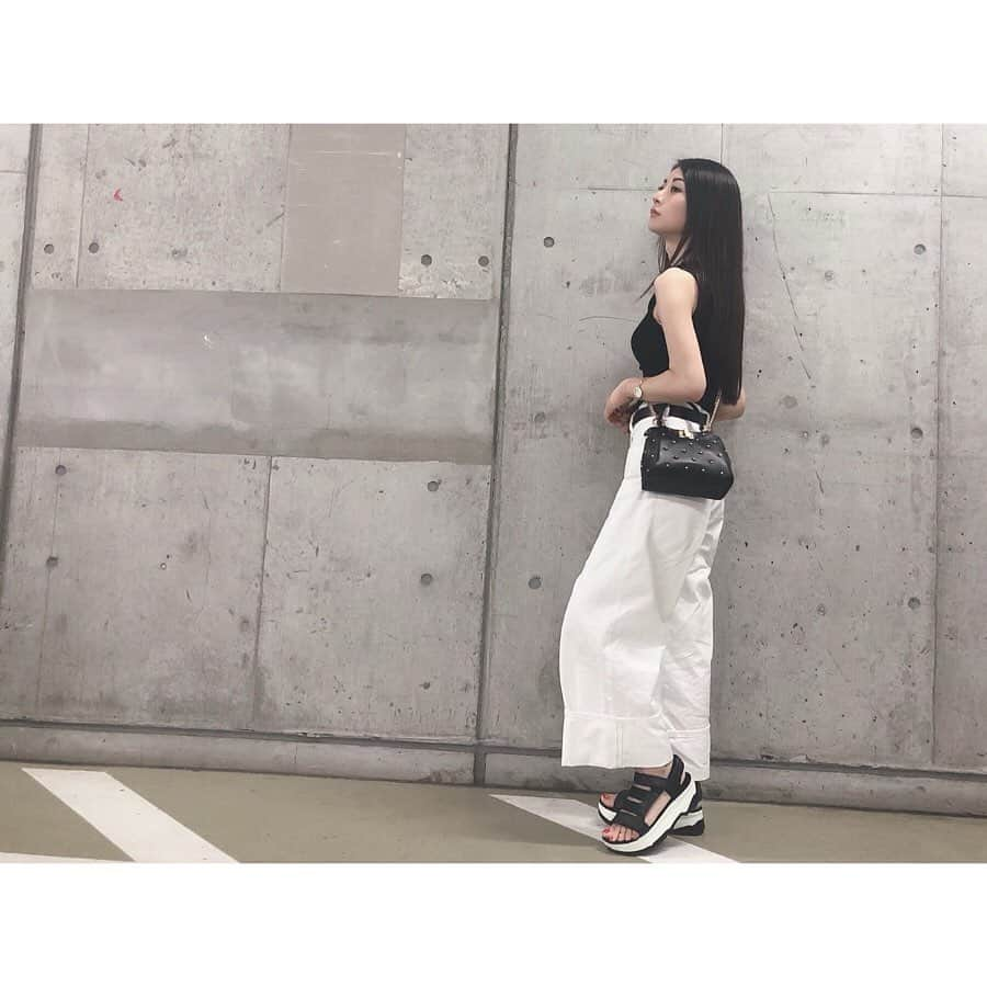 繭さんのインスタグラム写真 - (繭Instagram)「ㅤㅤㅤ ㅤㅤㅤ Coordinate❤︎ ㅤㅤㅤ #tops #SNIDEL #pants #DIESEL #belt #amerivintage  #sandals #beautyandyouth #TEVA #bag #FENDI ㅤㅤㅤ 大好きなノースリーブの季節がおわっちゃうな💭 ㅤㅤㅤ #coordinate #繭コーデ #followme #followmejp #followjp」9月19日 12時59分 - mayumayu1008