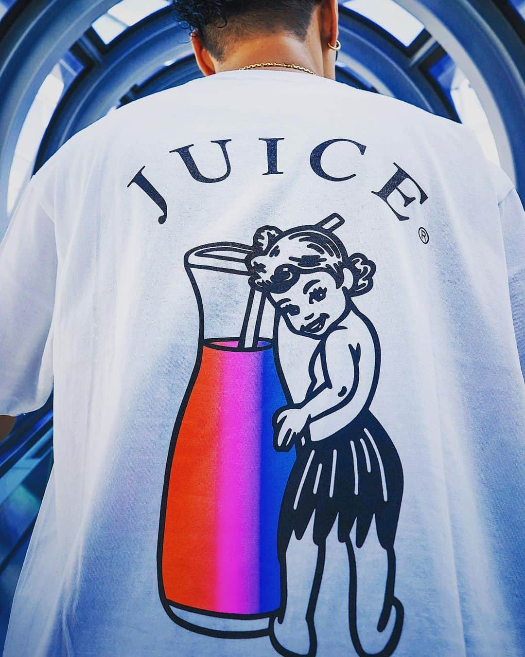 寿君さんのインスタグラム写真 - (寿君Instagram)「【JUICE®︎ NEW ITEMS】 @juice_jp のT-ShirtのNew colourもWhiteとBlackでS.M.L.XLが発売されます‼️ コチラも９月21日(土) @highlife_jp のウェブサイトと各店舗にて💁‍♂️✨ #juice_jp #highlife_jp #new_items」9月19日 13時08分 - kotobuki_kun_1048