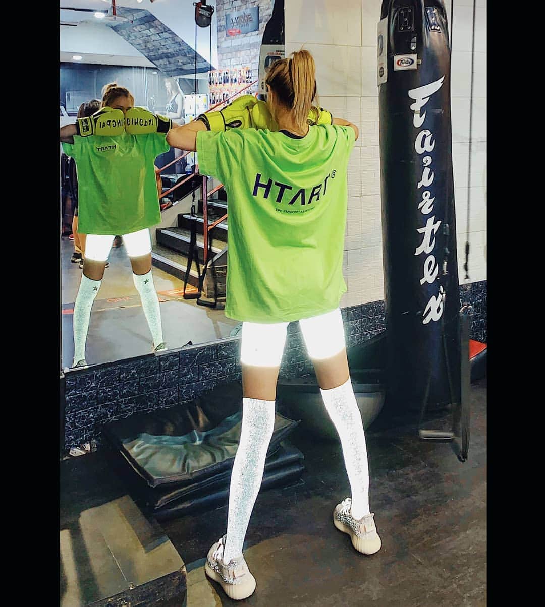 ダンソン・タンのインスタグラム：「@hotheart.studio  H T Λ R T ‘19 BOX-LOGO SERIES halluɔination ɔollection 🔥🔥🔥 #DT #HOTHEART #唐禹哲 #SEVENDAYS」