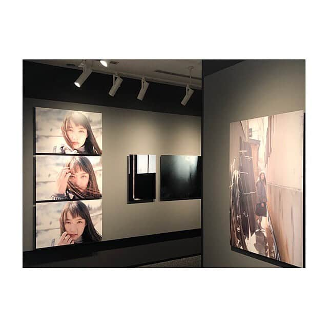 鎌滝えりさんのインスタグラム写真 - (鎌滝えりInstagram)「写真展『二十四〜ニジュウシ〜』 今日からはじまります！！ みなさんにどうか届いたらいいな🕊  FUJIFILMイメージングプラザ 東京都千代田区丸の内2-1-1 丸の内 MY PLAZA 3階  平日は11:00～20:00 （入館は19:50まで） 土日祝日は10:00～19:00 （入館は18:50まで）  東京駅からも 二重橋駅からも行けますが、 おすすめは二重橋駅です！ ビルが3番出口直通になってます🏃‍♀️ #二十四 #ニジュウシ #写真展  #fujifilm #imagingplaza」9月19日 13時15分 - erikamataki