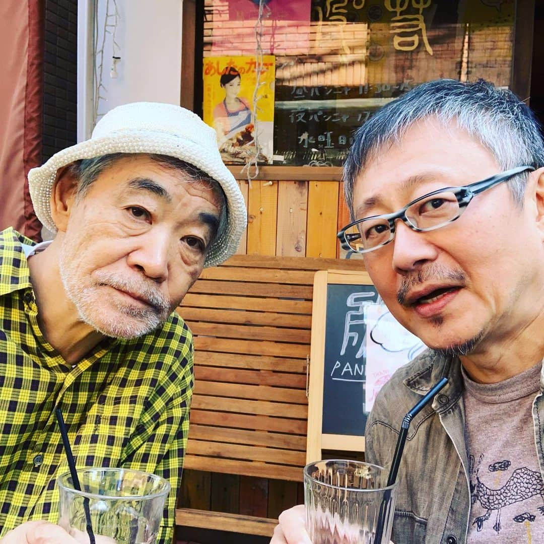 松尾貴史さんのインスタグラム写真 - (松尾貴史Instagram)「#下北沢 「般ﾟ若（ #パンニャ ）」に立ち寄り、店先の丸椅子で「 #南乃珈琲船 」の #アイスコーヒー を飲んでいたら、#柄本明 さんが通りかかって「何を油売ってるの」てな感じで、柄本さんは「 #こはぜ珈琲 」でアイスコーヒーを買って来られ、2人で茶話会を。  いつも毒の効いた四方山話が出来て楽しいのです。  2枚目は、#tabacchi さんから頂いた良さげな #日本酒 。」9月19日 13時44分 - kitsch.matsuo