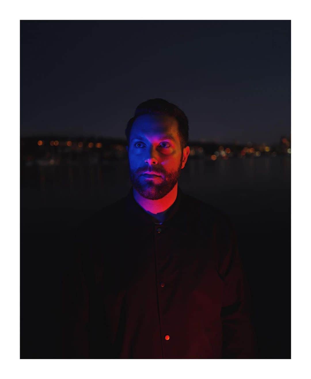 Cory Staudacherのインスタグラム：「Tonight, I hosted a photowalk in Seattle with some amazing local photographers! We got creative with the new #ProfotoC1plus from @profotousa. This hand-held device is the perfect light to bring outdoors. #ad #ProfotoUSA #Profoto #Profotoinhand」