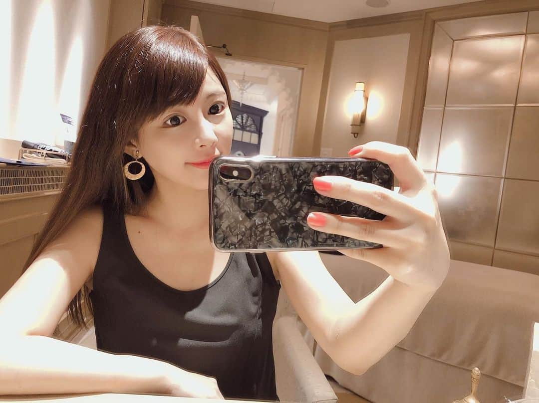 美馬怜子のインスタグラム：「贅沢なひととき💕 . 時間がゆっくり、ゆっくり流れます✨ . 都会の真ん中にオアシスを見つけました🥰 . #美容タイム #スパ #ご褒美day #癒し #lapidem #lapidemtokyo #spa」