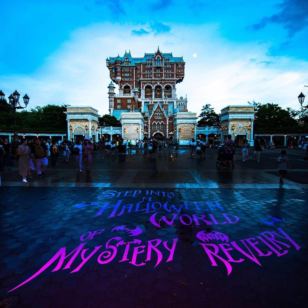 東京ディズニーリゾートさんのインスタグラム写真 - (東京ディズニーリゾートInstagram)「Do you want to step into a dark and mysterious halloween...? ダークで妖しい祝祭が始まる…！ #disneyhalloween #towerofterror #waterfrontpark #americanwaterfront #tokyodisneysea #tokyodisneyresort #ディズニーハロウィーン #タワーオブテラー #ウォーターフロントパーク #アメリカンウォーターフロント #東京ディズニーシー #東京ディズニーリゾート」9月19日 14時16分 - tokyodisneyresort_official