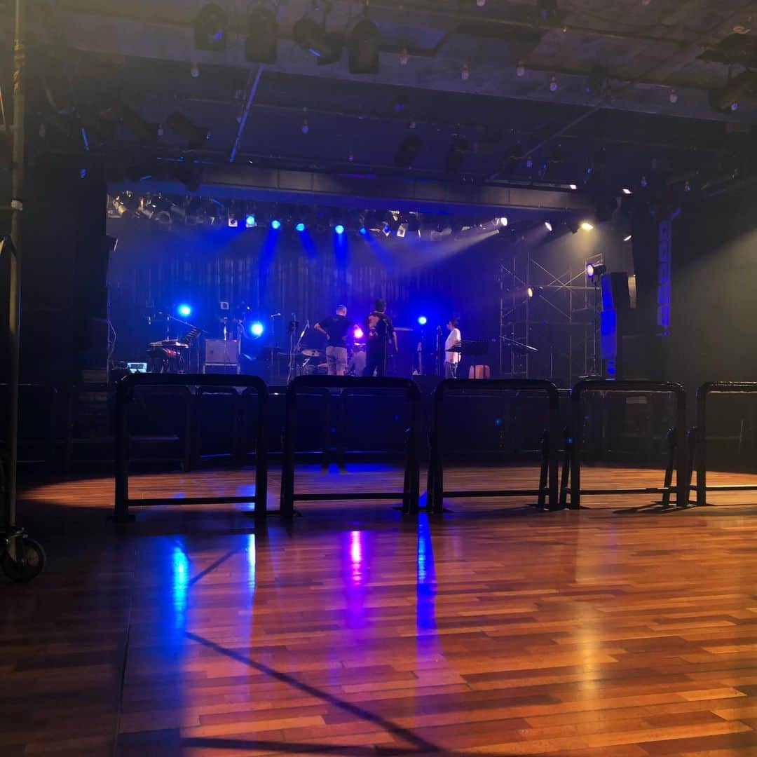 いとうせいこうのインスタグラム：「今日は恵比寿リキッド。音響ヤバイよー。20時開演。」