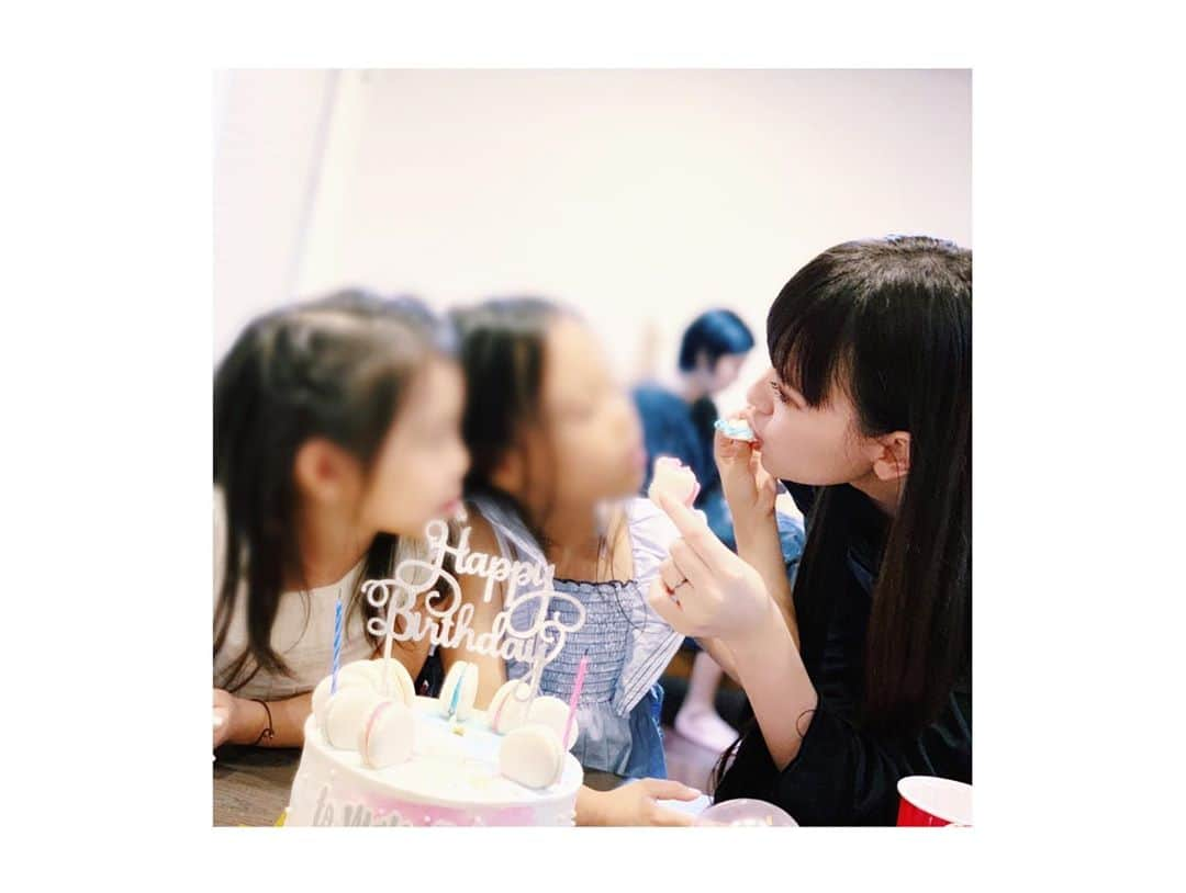 鈴木えみさんのインスタグラム写真 - (鈴木えみInstagram)「9月生まれ組の誕生日祝いを、みんながしてくれました🍣🎂💘いつもありがとう🥰 子供がどんどん増えていき、気づけば20代が居なくなり...このままみんなでハッピーなおじいちゃんおばあちゃんになろうね👵🏻👴🏻💞」9月19日 14時26分 - emisuzuki_official