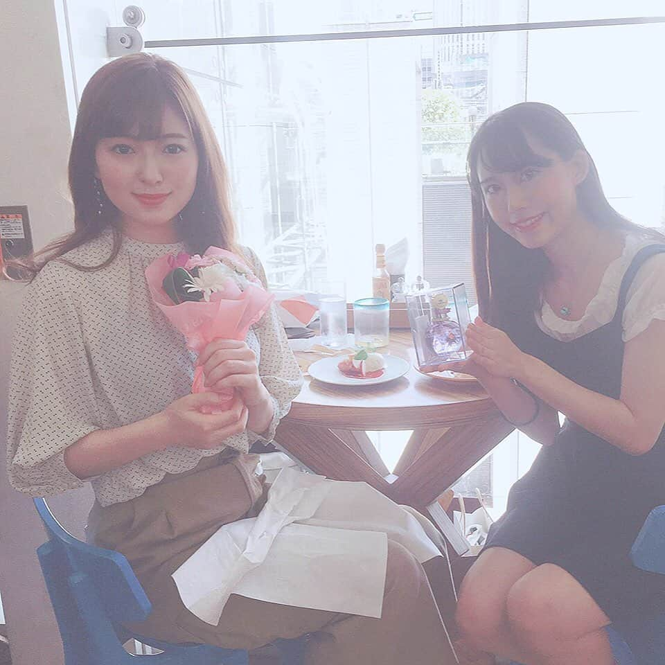 上野瑚子さんのインスタグラム写真 - (上野瑚子Instagram)「まいまいと丸の内ランチしてきた〜！ ミスコン時代の話とか、就活の話とか色々ずっと喋ってて一瞬だった笑  楽しかった😘 誕生日早めのお祝いと内定祝いしたらリアクション可愛かった...！ ユニドルの練習も頑張って💃 ・ ・ ・ #ミス慶應 #ランチ #アナウンサー #ミスコン #ミスキャンパス #ミスキャン #大学生 #女子大生 #自撮り #ulike #soda #被写体 #サロモ #サロンモデル #ビジョビ #丸の内 #丸の内ランチ #誕生日 #お祝い #ユニドル #mucho #muchomodernmexicano」9月19日 14時59分 - koko08_xx