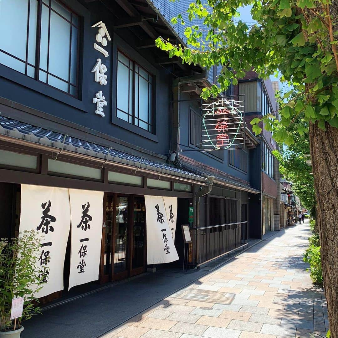 のインスタグラム：「Autumn's clear skies prevail over Kyoto. #ippodotea #autumn #kyoto #clearsky #teatime #一保堂 #京都 #秋晴れ」