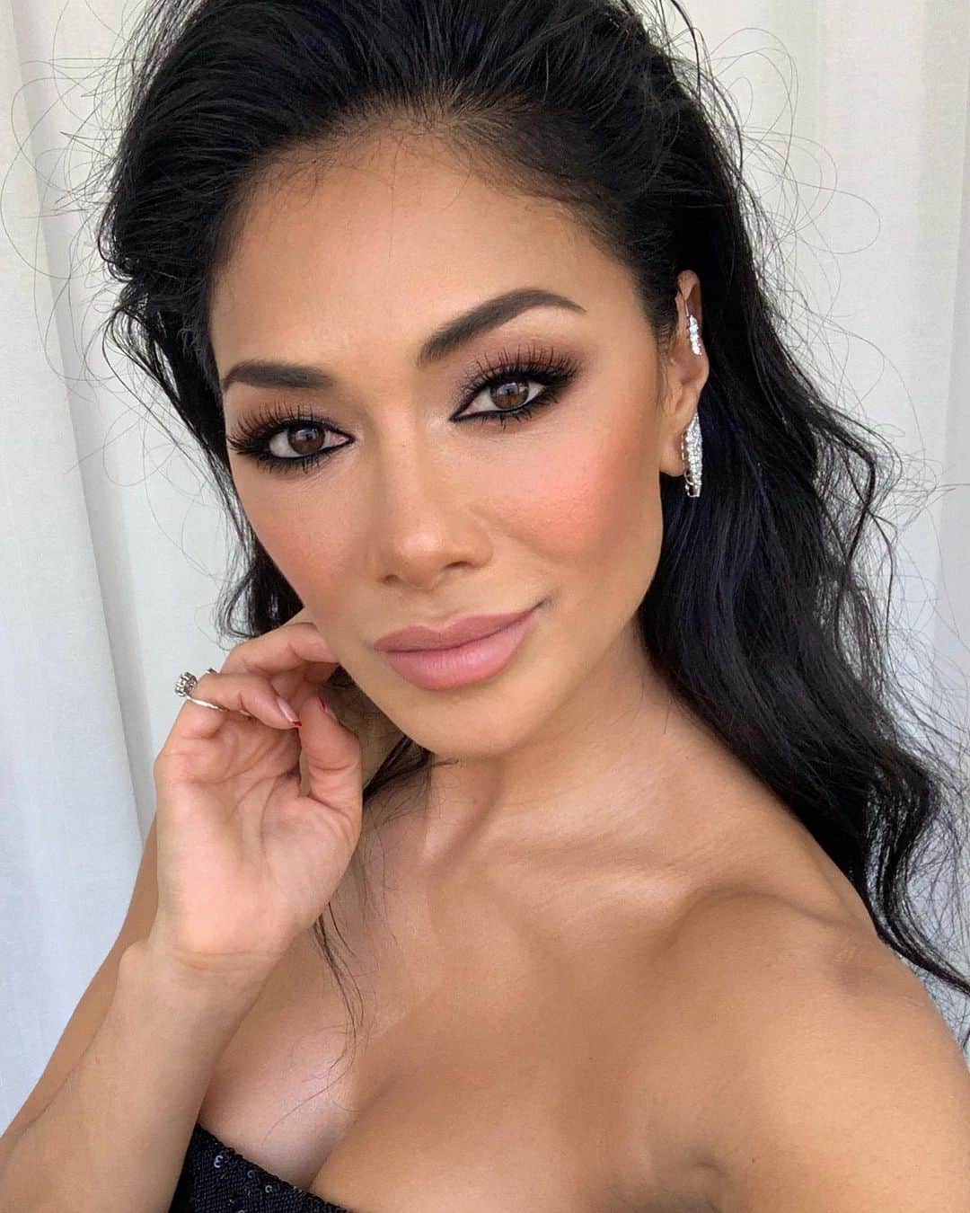 Ania Milczarczykのインスタグラム：「Scrolling through my phone finding months worth of @nicolescherzinger selfies in my phone 💥 I know this face like the back of my hand now! Filming my first ever tv show was such a crazy experience, I can’t believe we are almost at grand final time!!! Thanks for having me @gottalentau Shout out to the fam @natalia.de.martin @michael_brennan & @darenborthwick」