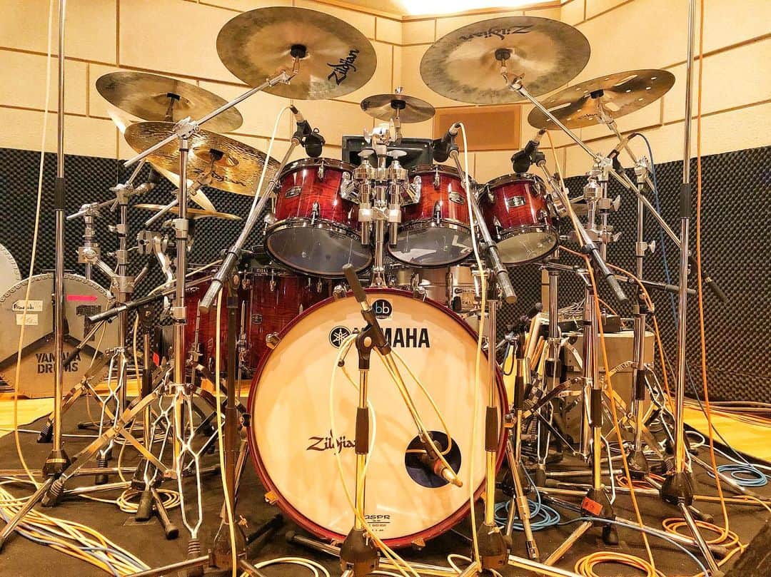 坂東慧のインスタグラム：「今日はT-SQUAREのリハーサルですねん。 #tsquare #rehearsal #yamahadrums #zildjiancymbals #zildjiansticks #aspr #westone #cympad」