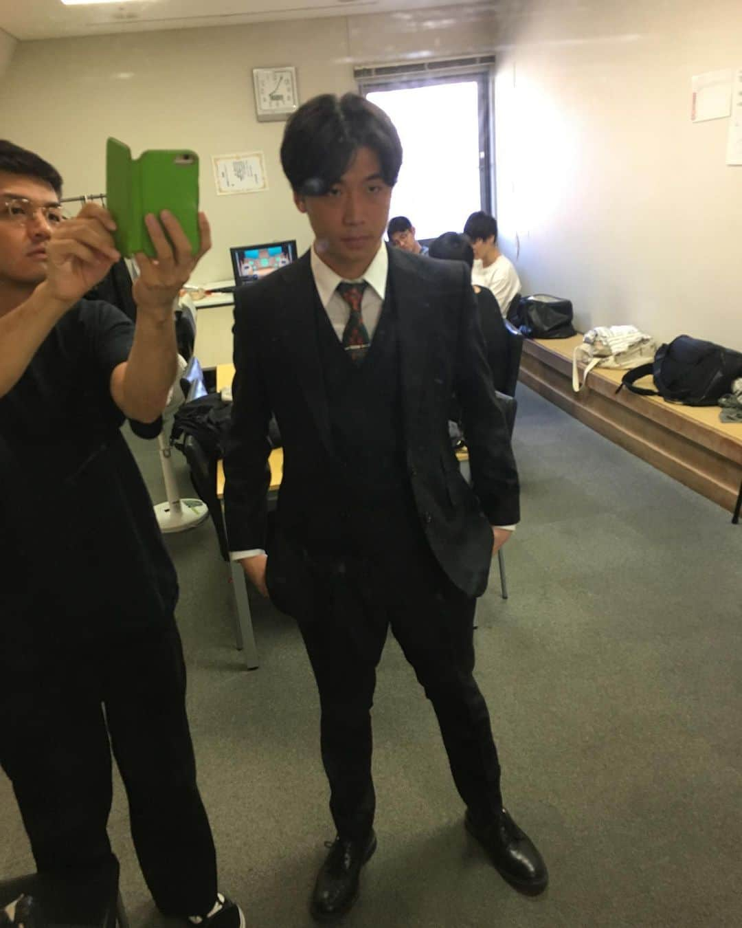 新山士彦さんのインスタグラム写真 - (新山士彦Instagram)「紛失した黒スーツ復活。やっぱり安心感ハンパない。 高見さん撮影ありがとうござます！ #お花屋さんが作ったネクタイ #タイピンはダーツ型 #みんなの心を射止めると言う意味」9月19日 15時55分 - sayaka_no_niiyan