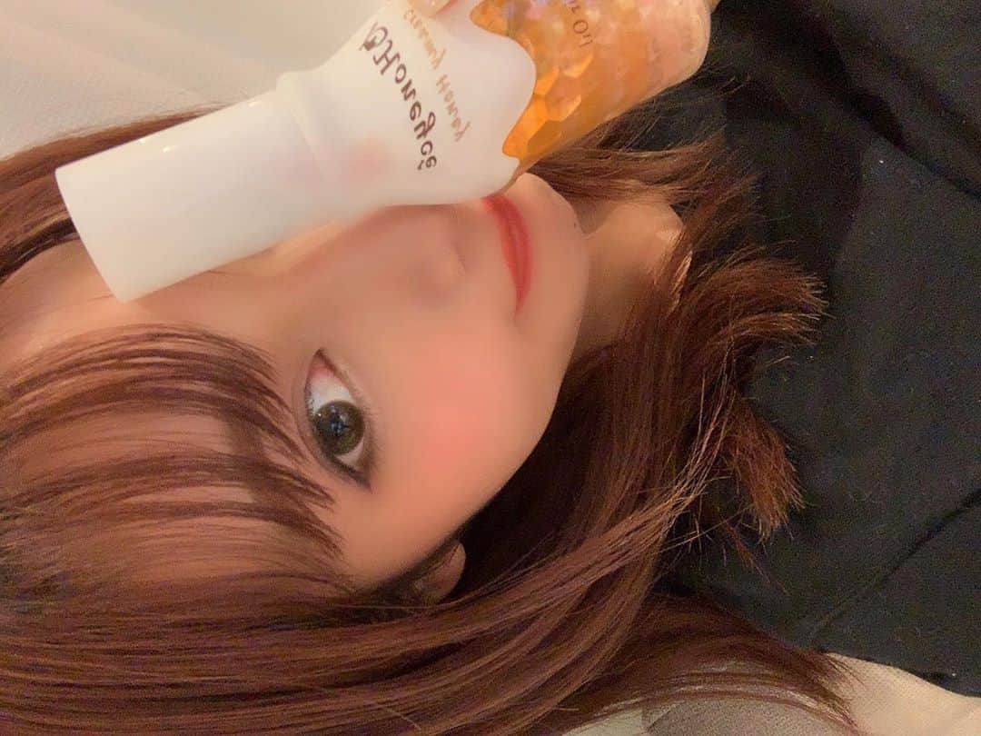 のインスタグラム：「ずっと使ってる😻ハニーチェ いいにおいやし、プチプラやのにダメージめっちゃ補修してくれる感じする🍒  #ハニーチェ #ほめられシャンプー #はちみつシャンプー @honeyce8」