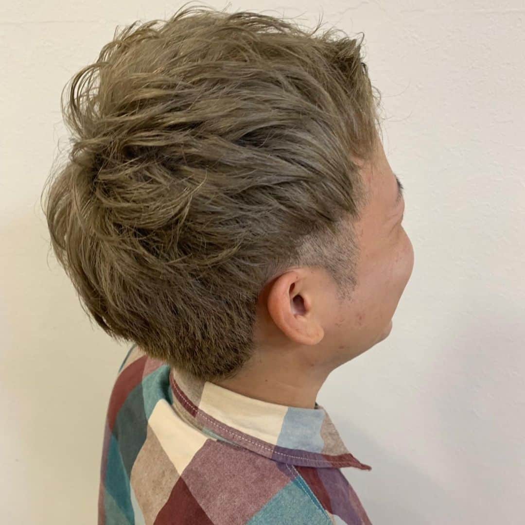 salon PRATiNO(サロンプラチノ)のインスタグラム：「. ✂️men'sカット✂️. . 気候も変わってきて 夏から秋に近づいてますね。  カットも秋らしく あまり短くしすぎず けれどサッパリした印象になるようにカットしました✂️ 💗 メンズはカットシルエットもそうですし セットで印象が変わるので 色んなスタイル楽しんで欲しいです🌟 . . 【CLAVIS PRATINO】 ◇火曜日～土曜日 11:00～20:00 ◇日曜日 11:00～18:00 ※時間外はお問い合わせください。 愛知県名古屋市中区錦3-4-19石垣ビル７Ｆ ☎︎052-962-7017 . #hairstyle #hair #cornrow #braids #clavispratino #spiralperm #pratino #hairsalon #nagoya #haircolor #love #派手髪 #外国人風カラー #バレイヤージュ #グラデーション #コーンロウ #ブレイズ #スパイラルパーマ #特殊ヘア #ブラックヘア #美容室 #ヘアサロン #ヘアスタイル #ヘアカラー #クラビスプラチノ #名古屋 #栄 #錦」