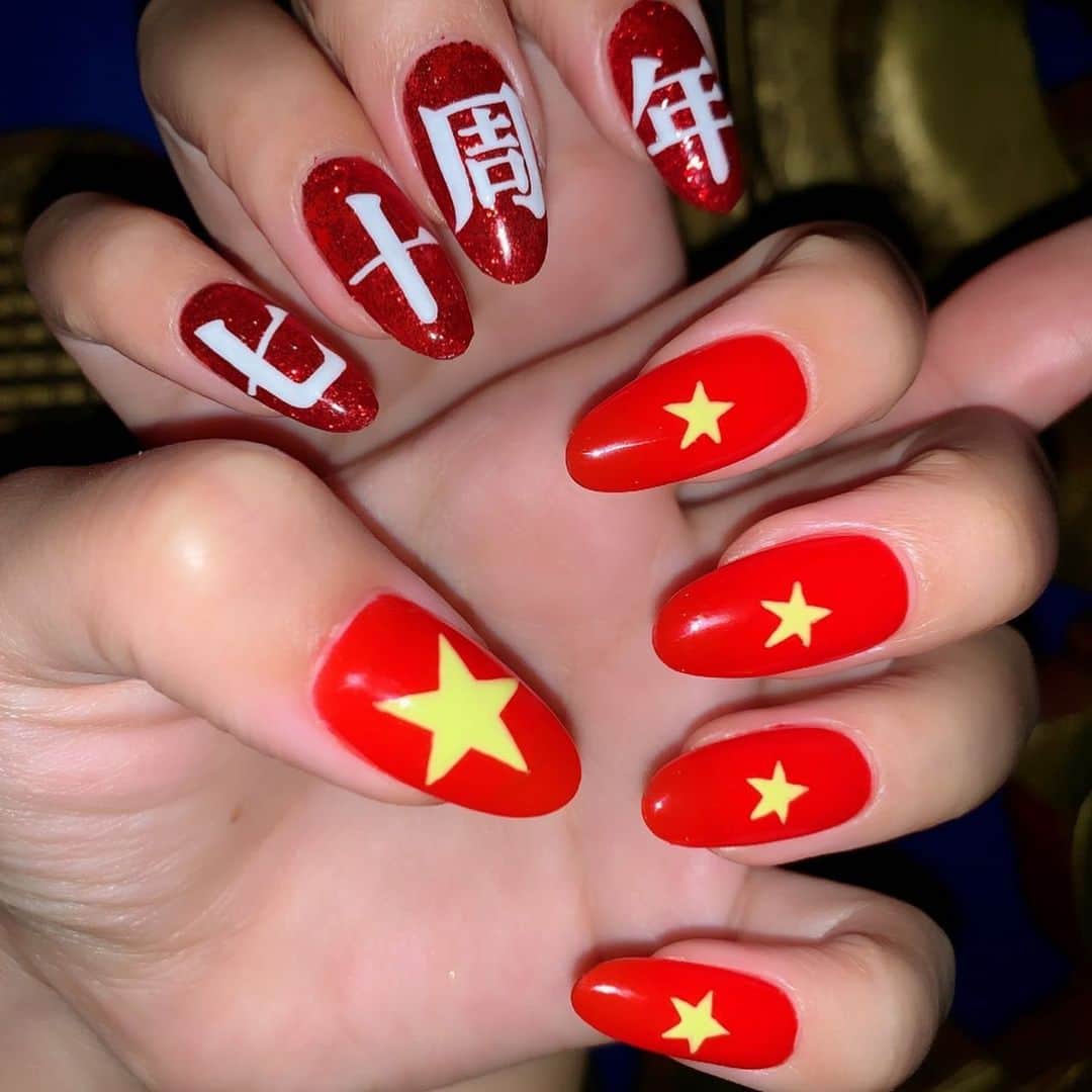 Mei Kawajiriさんのインスタグラム写真 - (Mei KawajiriInstagram)「Happy 7️⃣0️⃣yrs anniversary 🇨🇳 China 🇨🇳 #nails 💅🏻❤️ @juno.shen #nailsbymei #handpainted #gelnails」9月19日 15時52分 - nailsbymei