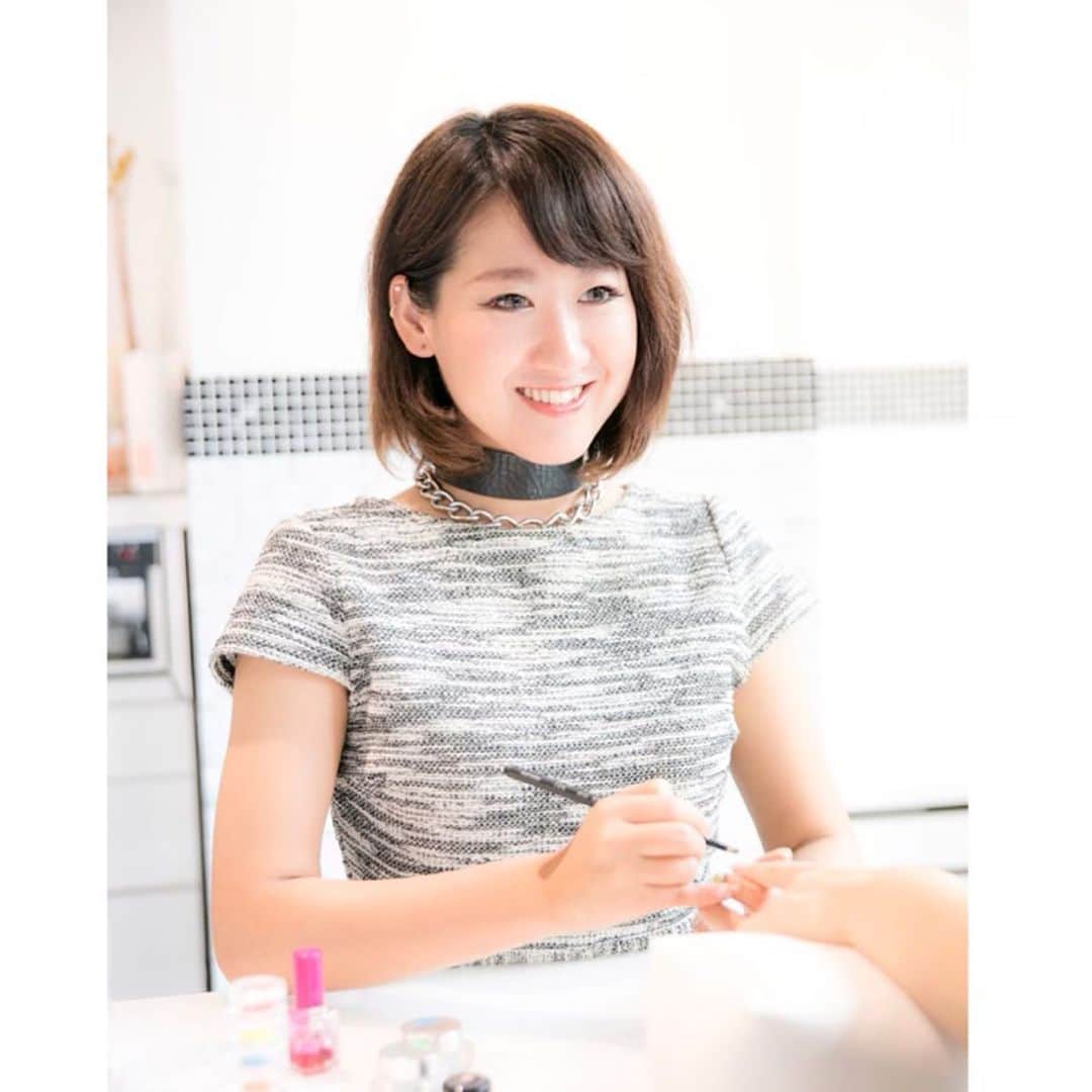 Mayu Ogawaさんのインスタグラム写真 - (Mayu OgawaInstagram)「mda stylist のご紹介です。﻿ ﻿ Aiko﻿ とっても頑張り屋な努力家です😊﻿ すっかり自慢のスタイリストです！﻿ ﻿ mda スタッフはしっかりトレーニング期間を経てのデビューになります。﻿ aikoは技術もメキメキ上達中で、﻿ 現在はバリバリお客様をこなしています♪ ﻿ 5.6.7枚目はAiko作﻿ ﻿ @mdanail_ai  ではお客様画像や﻿ Aiko本人が作ったチップを沢山アップしています。﻿ ﻿ スタッフ担当のマンスリーアートやキャンペーン企画も掲載してまいります🌟💗 ﻿ ﻿ 海外生活経験もある彼女は英語も多少はok🙆‍♀️なので海外のお客様なども日々対応しています。﻿ ﻿ 今後が本当に楽しみなAiko^ ^﻿ ﻿ 今後ともAiko(ai)、並びにmdaを﻿ ご愛顧賜りますようお願い申し上げます。﻿ ♡﻿ ﻿ プロフィールから直接ご予約フォームにリンクできます。﻿ ご新規様、メンバー様共通や、ネイリスト様向けのお得メニュー🉐もご用意しております。﻿ ﻿ 皆様のご来店を心よりお待ちしております！ ﻿ 是非mdaをお楽しみ下さい♡﻿ ﻿ #mda #mdanail ﻿ #mda staff #stylist ﻿ #銀座ネイル #ネイルサロン銀座 ﻿ #皆様のご予約お待ちしております﻿ #よろしくお願いいたします﻿ #頑張り屋﻿ #Aiko #ai」9月19日 15時56分 - m_d_a