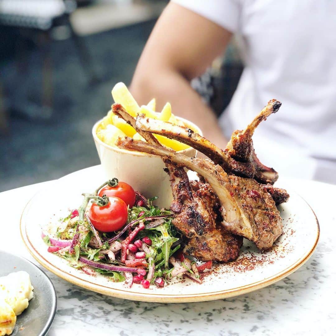 Eat With Steph & Coのインスタグラム：「A heavy plate of lamb or a light lemony fish dish? and also a sweet treat of baklava 😋 Either way @libantapas has both 😍 a bit further out of central onto George Lane and it’s a super spacious restaurant with beautiful outdoor decor :) 📷: @mchan4b #invite」