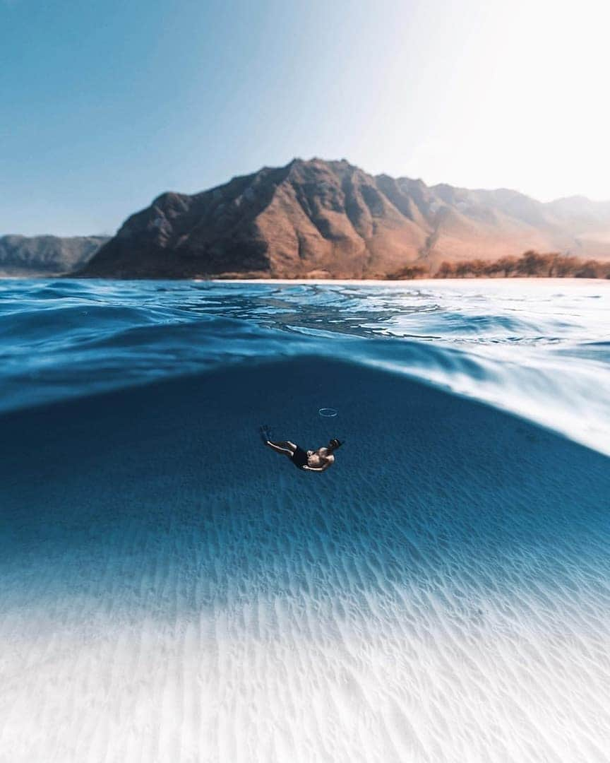 Discover Earthさんのインスタグラム写真 - (Discover EarthInstagram)「The ocean is our friend - our best friend. 🌎 Tag someone who would love to swim here! — 📍 #DiscoverEarth — 📸 Photo taken by @nolanomura」9月19日 16時00分 - discoverearth