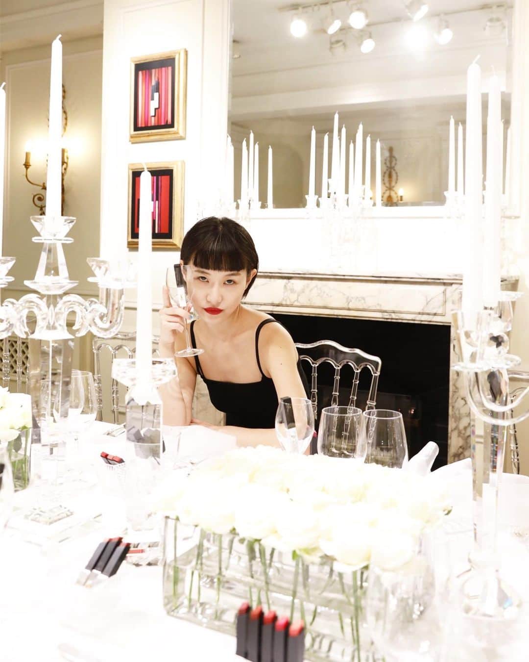 濱田茉奈さんのインスタグラム写真 - (濱田茉奈Instagram)「@yslbeauty #シースルーマット 新製品ローンチパーティ💕💕 最高に可愛い。 昔初めて @ysl がシースルーの服を出して、それに伴ってシースルーのlipが今回久々に出たんやって！ もうこのお屋敷？城？も完全にパロディで昔の #ysl を再現したんやって！ 可愛すぎる。こうゆうとこに住みたい🥺❤️ 毎日ドレス着ちゃうわ❤️❤️😍 今回のlipもさすが #yslbeauty つけ心地もよくマットだけど唇が乾きもせず良い。 ありがとうございました！ ケータリングもお酒も美味しくて楽しかった🌹💕._  #fashion #cosme #beauty #makeup #lip #口紅 #コスメ #いゔさんろーらん #イヴサンローラン #メイク #ファッション #モデル #model #make #love #cute #mode #mood」9月19日 16時20分 - manahamada0222