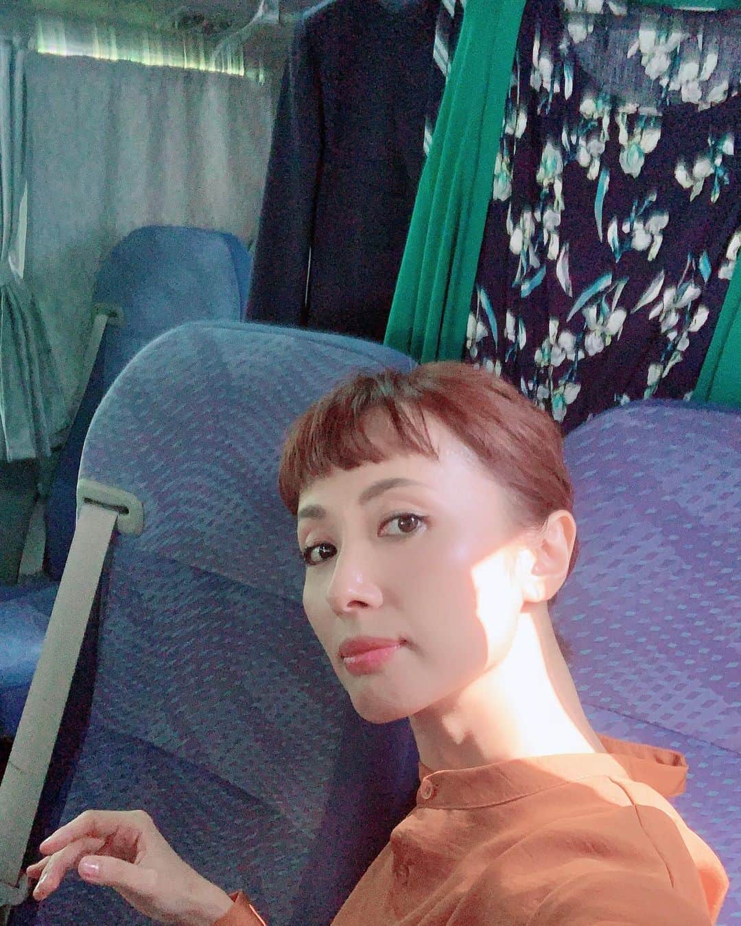 のインスタグラム：「支度中✨」