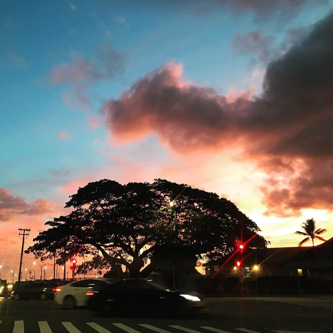 Aloha Street アロハストリートさんのインスタグラム写真 - (Aloha Street アロハストリートInstagram)「この前の仕事の帰り道、夕焼けがとても綺麗でした✨(ユウリ)  #ハワイ #ハワイ旅行 #サンセット #アロハストリート #Hawaii #oahu #sunset #alohastreet」9月19日 16時15分 - alohastreetcom_hawaii