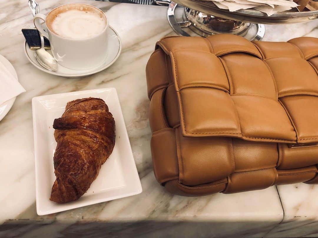 ペニーレ・タイスベックのインスタグラム：「The Italian way」