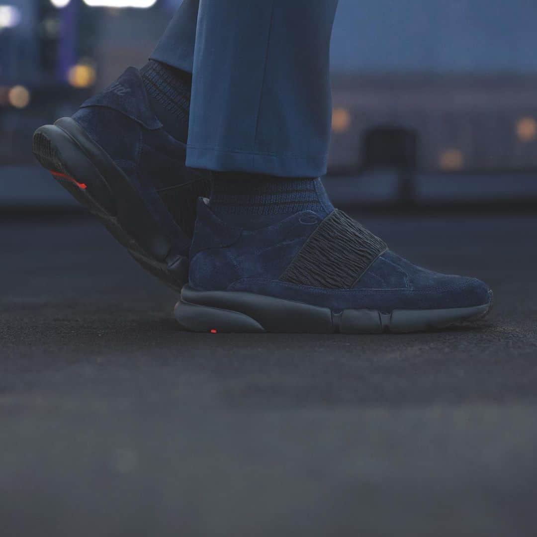 バー・ラファエリさんのインスタグラム写真 - (バー・ラファエリInstagram)「Exploring the city in my new special edition sneakers by @lloyd_shoes  Different colors for every occasion.  #lloydfootwear  #lloydshoes  #sneaker #specialedition」9月19日 21時55分 - barrefaeli