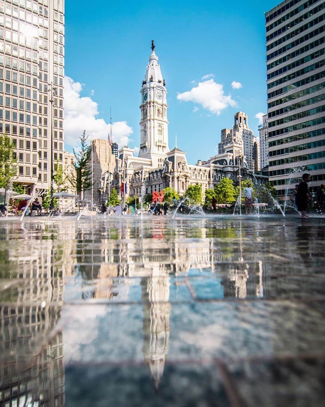 Visit The USAさんのインスタグラム写真 - (Visit The USAInstagram)「Fun fact: Philadelphia’s City Hall was the tallest building in the world from 1894 until 1908 and with nearly 700 rooms it remains the largest municipal building in the United States. 📷:@seanandergen #visittheusa」9月19日 22時00分 - visittheusa