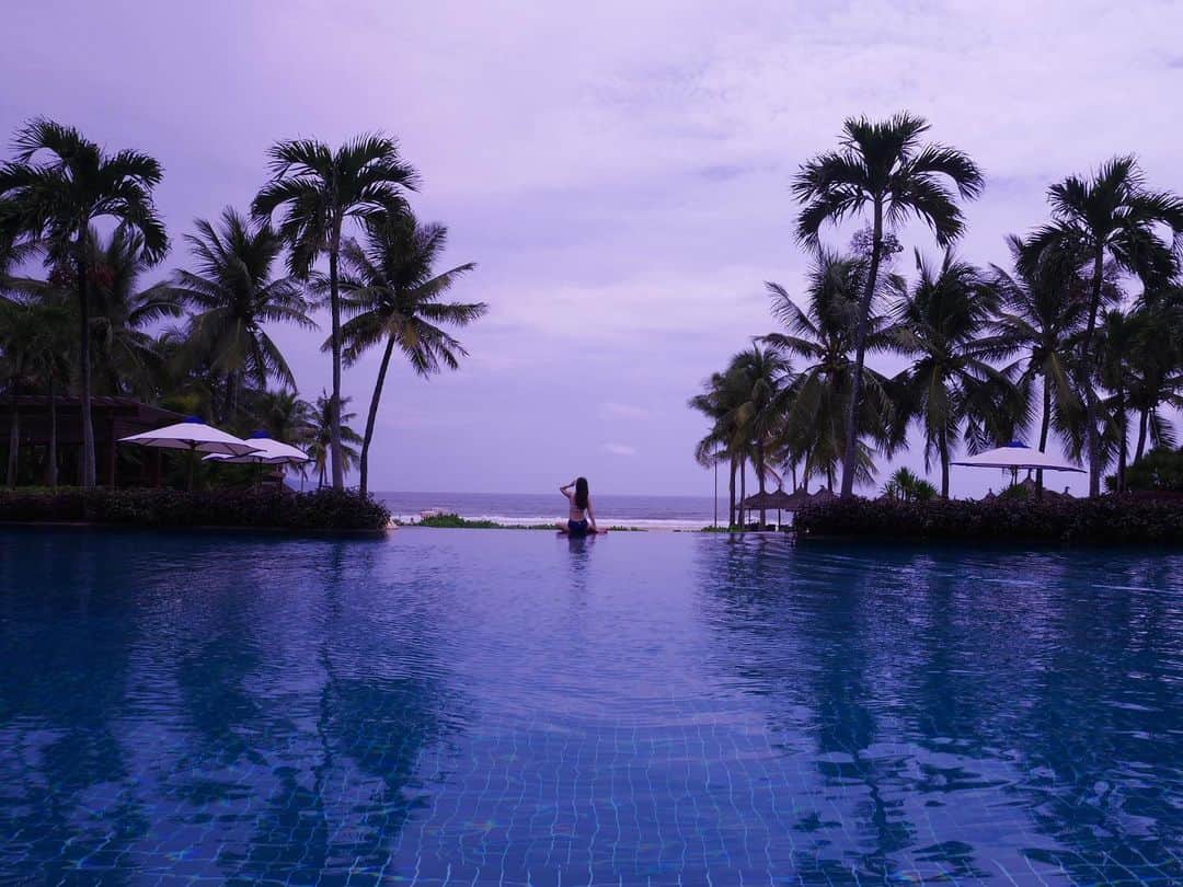 尻無浜冴美のインスタグラム：「#フラマリゾートダナン  #furamaresortdanang  #infinitypool  素敵なホテルで最高でした☺️👌💖💖💖」