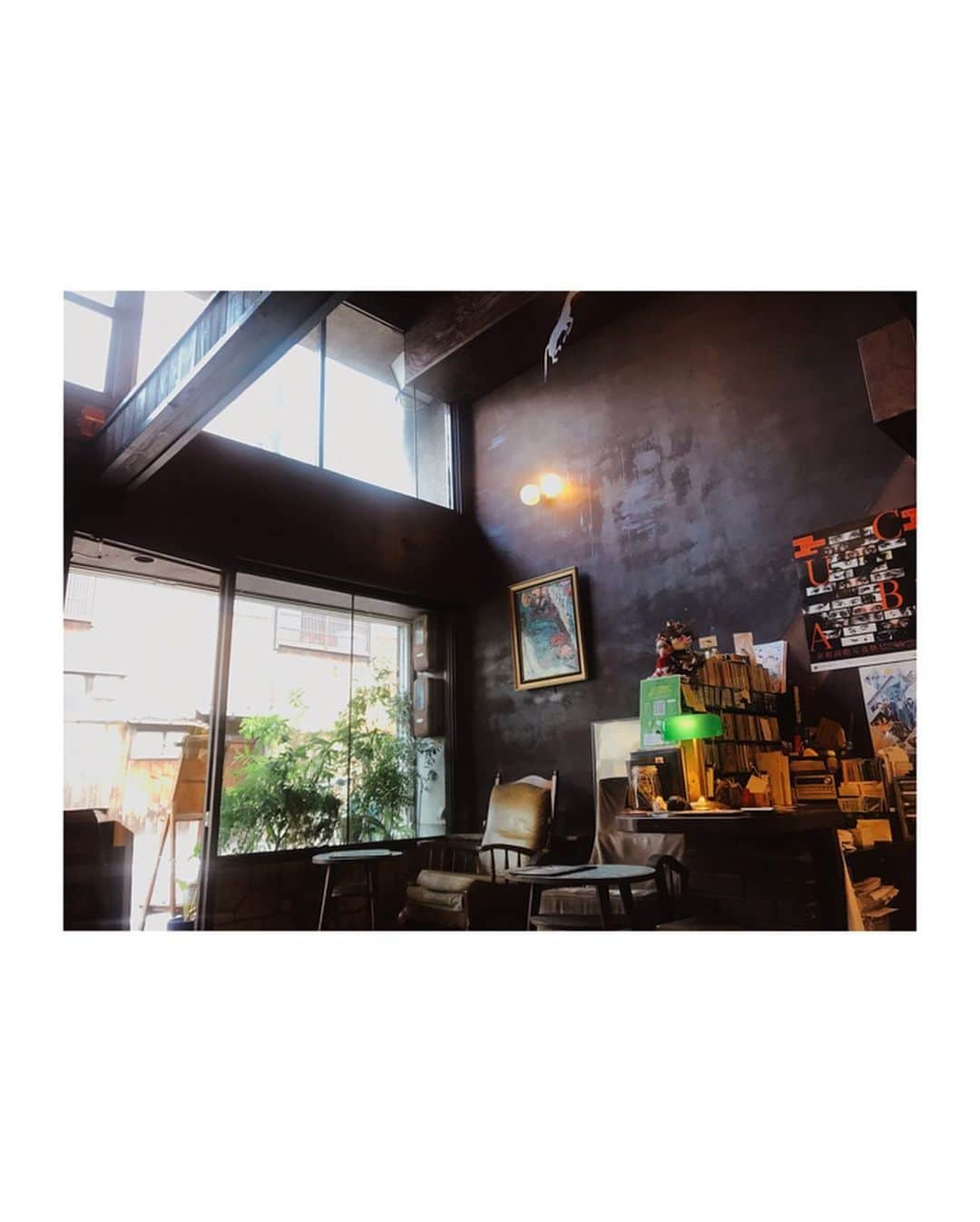 名越涼子さんのインスタグラム写真 - (名越涼子Instagram)「ぶらり京都なごさんぽ。  京都旅の楽しみのひとつは喫茶店めぐり。  長く愛されてきた喫茶店が多い京都の喫茶文化は 店ごとに独自の進化を遂げていてとてもとても面白い。  打ち合わせで行ったのは 玉子サンドが有名な #マドラグ で  ふわっふわたまごのコロナエッグカレーを完食。  なにこれ。 美味しくてふるえるんですけど😭♡ ・ ・ ・ ・  東京は神楽坂にもあるそうなので 次回は玉子サンドをいただこうっと。  一一一一一一一一一一一一一一一 #京都#そうだ京都いこう#喫茶#喫茶店 #喫茶店巡り#cafe#curry#コロナエッグ #たまご#カレー#カレー好き#🍛 #kyoro#kyotocafe#なごさんぽ #秋コーデ#コーデ#散歩#旅#京都旅 #京都おすすめランチ」9月19日 16時45分 - nagoshi_ryo