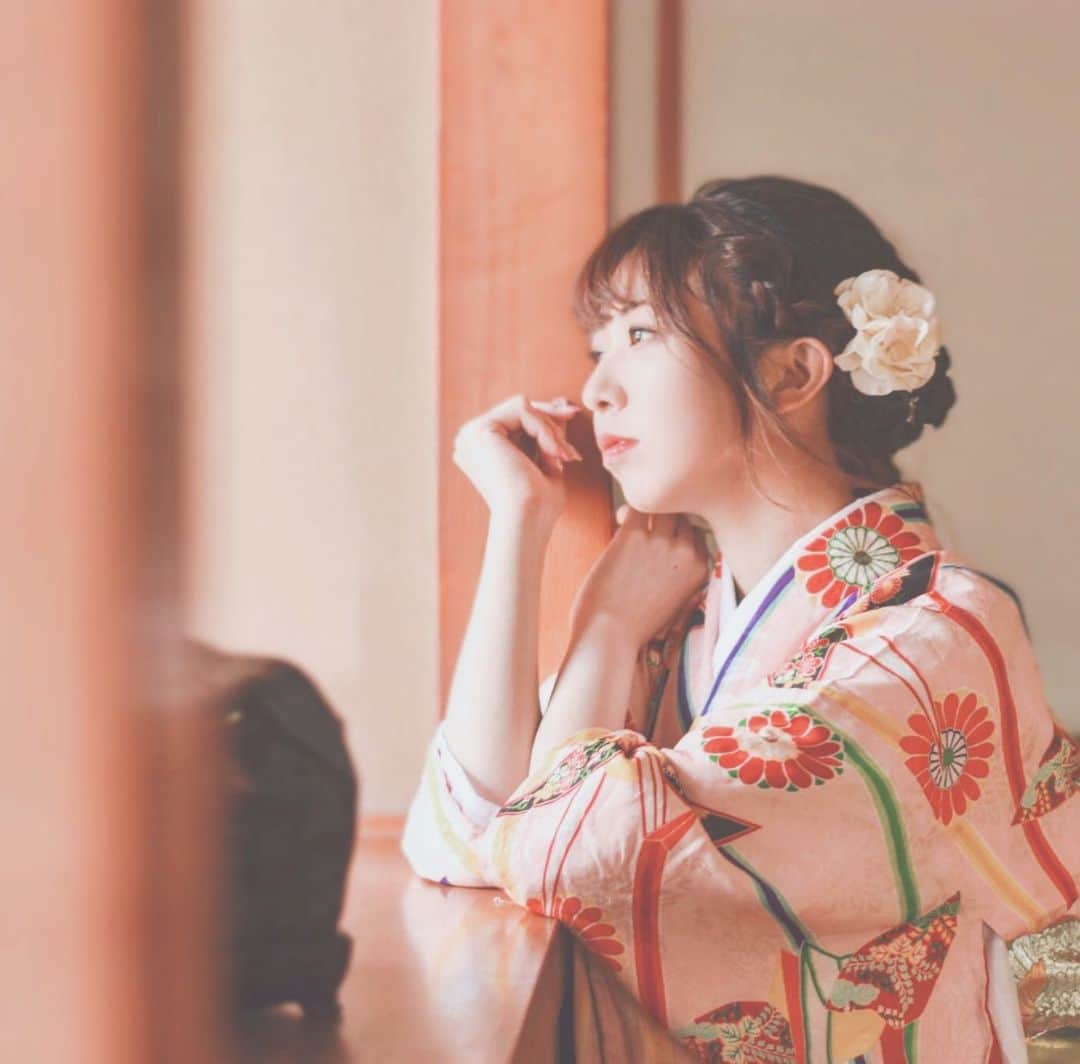 井上麗夢のインスタグラム：「何も考えず﻿ でもたくさん考える﻿ ﻿ そんな時間も必要で。﻿ ゆっくりする時間が必要﻿ ﻿ そしたらまた全力で走れるからね﻿ ﻿ #夏﻿ #夏休み﻿ #年中無休の夏休み﻿ #宿題﻿ #女優﻿ #井上麗夢」