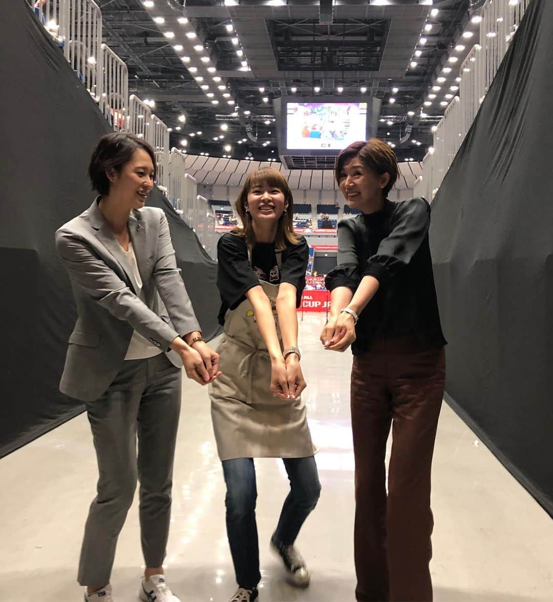 大山加奈さんのインスタグラム写真 - (大山加奈Instagram)「. . 今日はさおりも一緒です💓💓 . . うれしーっ💓 たのしーっ💓 . . 中国戦、みんなでパワー送ります‼︎ . . みなさんも一緒にお願いします‼︎‼︎ . . #ワールドカップバレー2019 #ワールドカップバレー #ワールドカップ #フジテレビ #バレーボール #バレー #バボちゃん #世界一決定戦 #オリンピックの前哨戦 #tokyo2020  #栗原恵 #木村沙織 #大山加奈」9月19日 16時54分 - kanaoyama0619