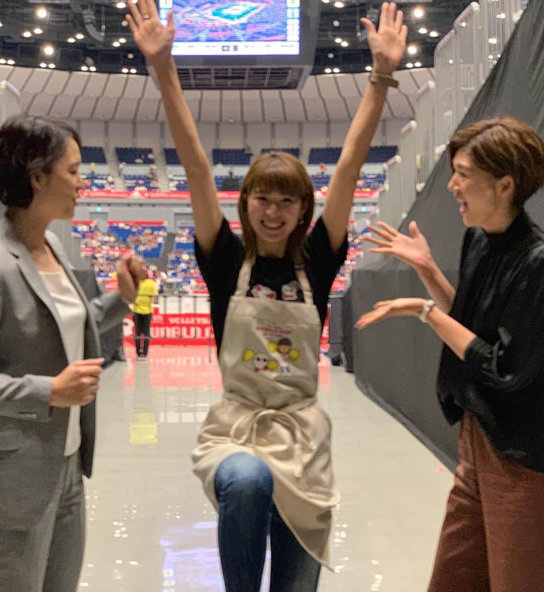 大山加奈さんのインスタグラム写真 - (大山加奈Instagram)「. . 今日はさおりも一緒です💓💓 . . うれしーっ💓 たのしーっ💓 . . 中国戦、みんなでパワー送ります‼︎ . . みなさんも一緒にお願いします‼︎‼︎ . . #ワールドカップバレー2019 #ワールドカップバレー #ワールドカップ #フジテレビ #バレーボール #バレー #バボちゃん #世界一決定戦 #オリンピックの前哨戦 #tokyo2020  #栗原恵 #木村沙織 #大山加奈」9月19日 16時54分 - kanaoyama0619