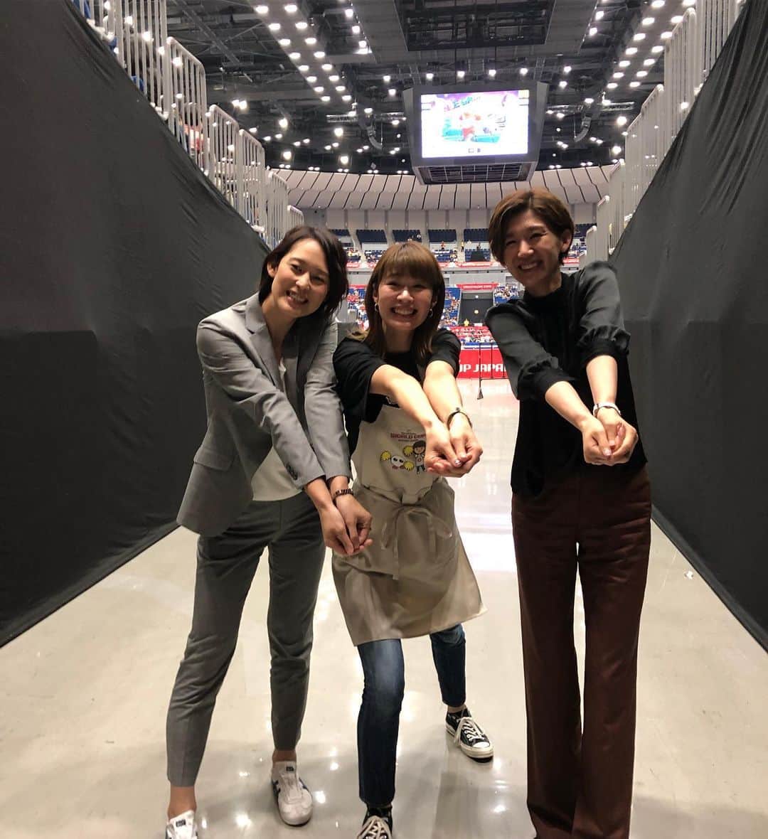 のインスタグラム：「. . 今日はさおりも一緒です💓💓 . . うれしーっ💓 たのしーっ💓 . . 中国戦、みんなでパワー送ります‼︎ . . みなさんも一緒にお願いします‼︎‼︎ . . #ワールドカップバレー2019 #ワールドカップバレー #ワールドカップ #フジテレビ #バレーボール #バレー #バボちゃん #世界一決定戦 #オリンピックの前哨戦 #tokyo2020  #栗原恵 #木村沙織 #大山加奈」
