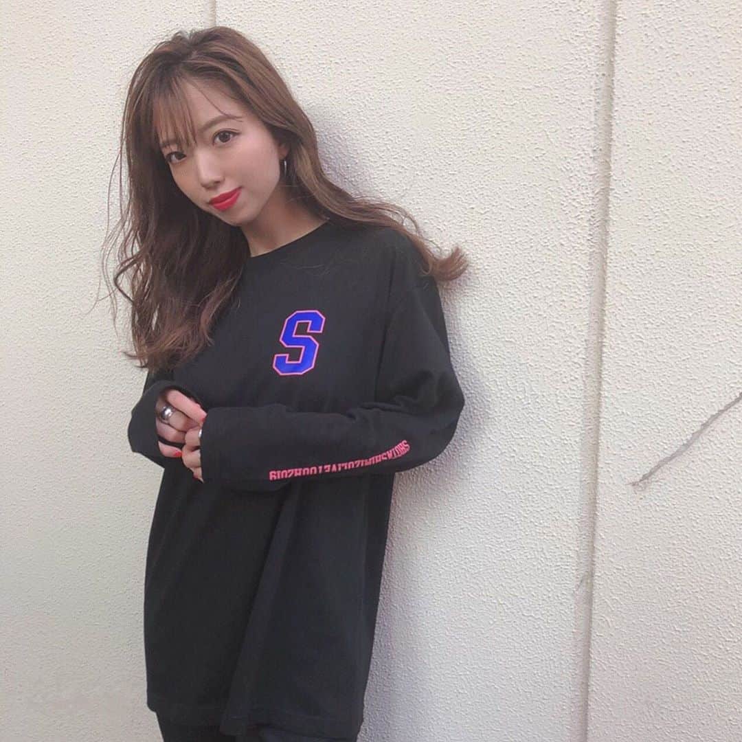 Arika Kuriharaのインスタグラム：「. @s.shota0227  LIVEグッズの ロンTがデザインもサイズも かわいすぎる👶🏼💜💜💜 . . #style #清水翔太」