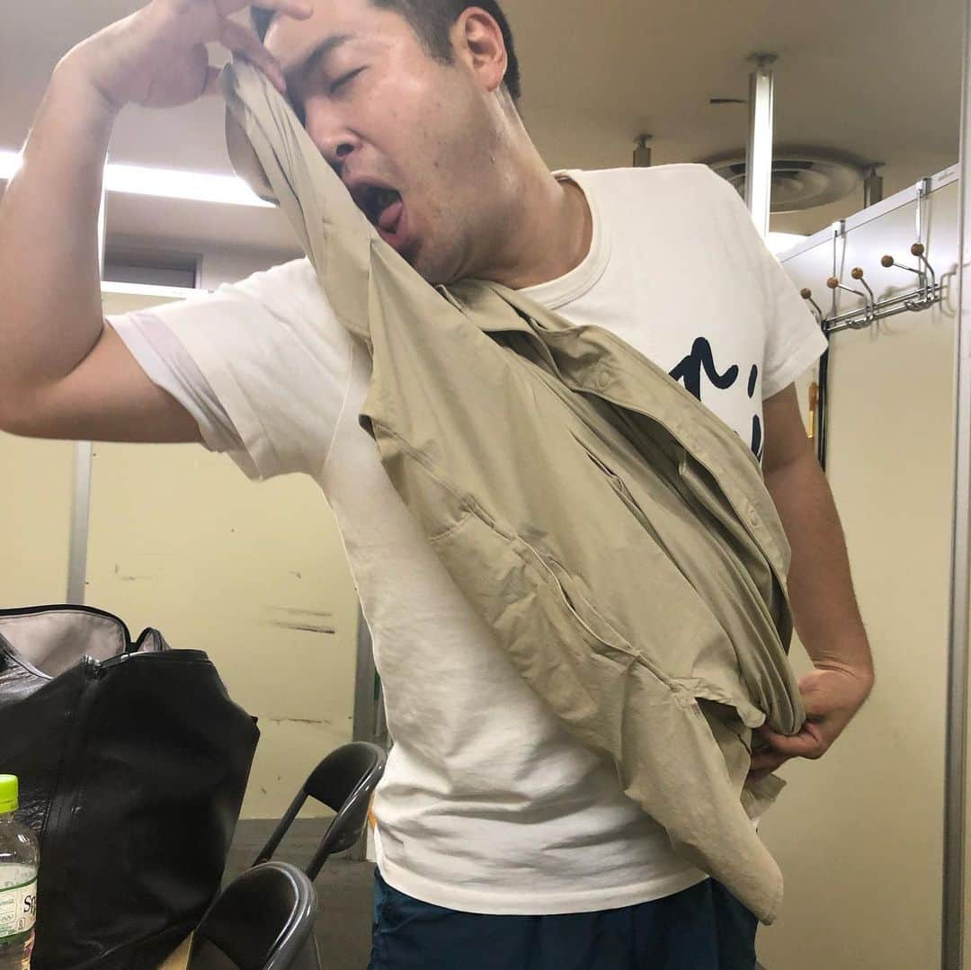 武智正剛さんのインスタグラム写真 - (武智正剛Instagram)「今日はルミネ。 #納豆奢った #ポーズとってって言うたら #段々感極まって #訳のわからんポーズになっていった #最後はどんな感情やこれ #和牛 #水田 #スーパーマラドーナ #武智」9月19日 17時01分 - supamaradonatake