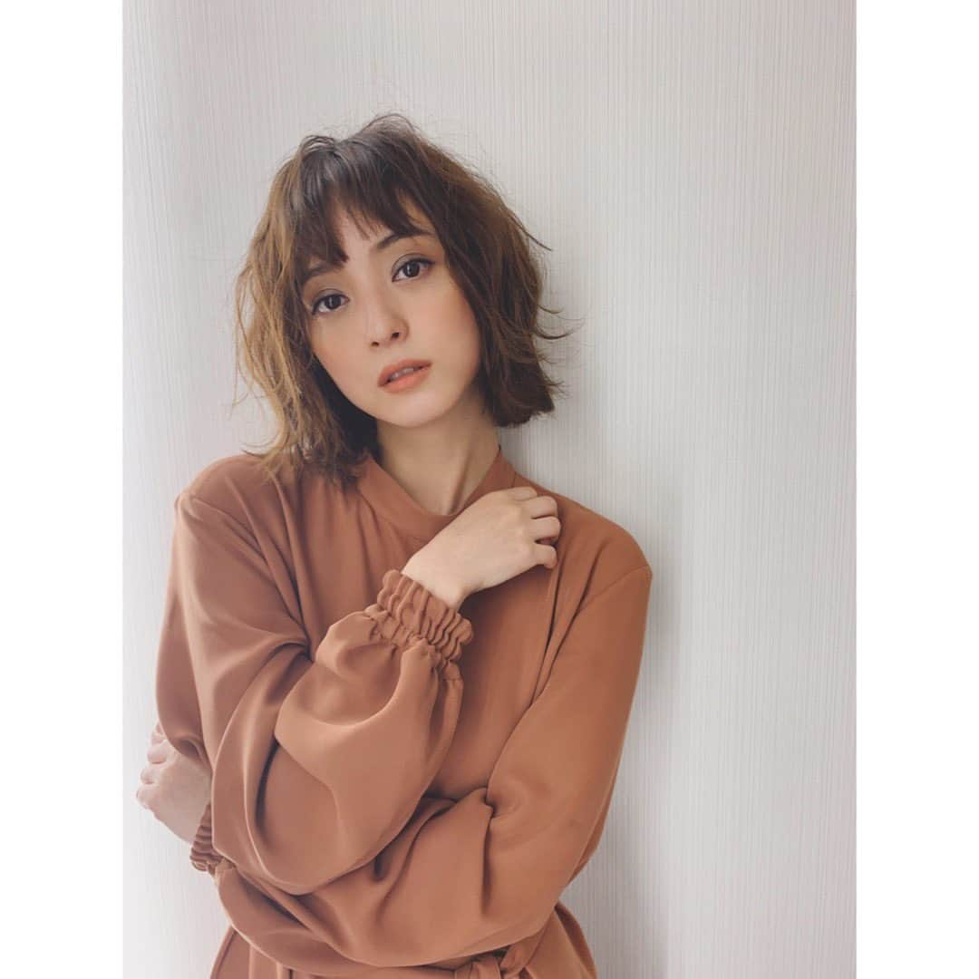 佐々木希さんのインスタグラム写真 - (佐々木希Instagram)「秋ですねぇ。 本日はいつもよりしっかりめのメイクだそうです💄  hair make#笹本恭平 さん  #のぞみの私服 one-piece#iNtimite」9月19日 17時28分 - nozomisasaki_official