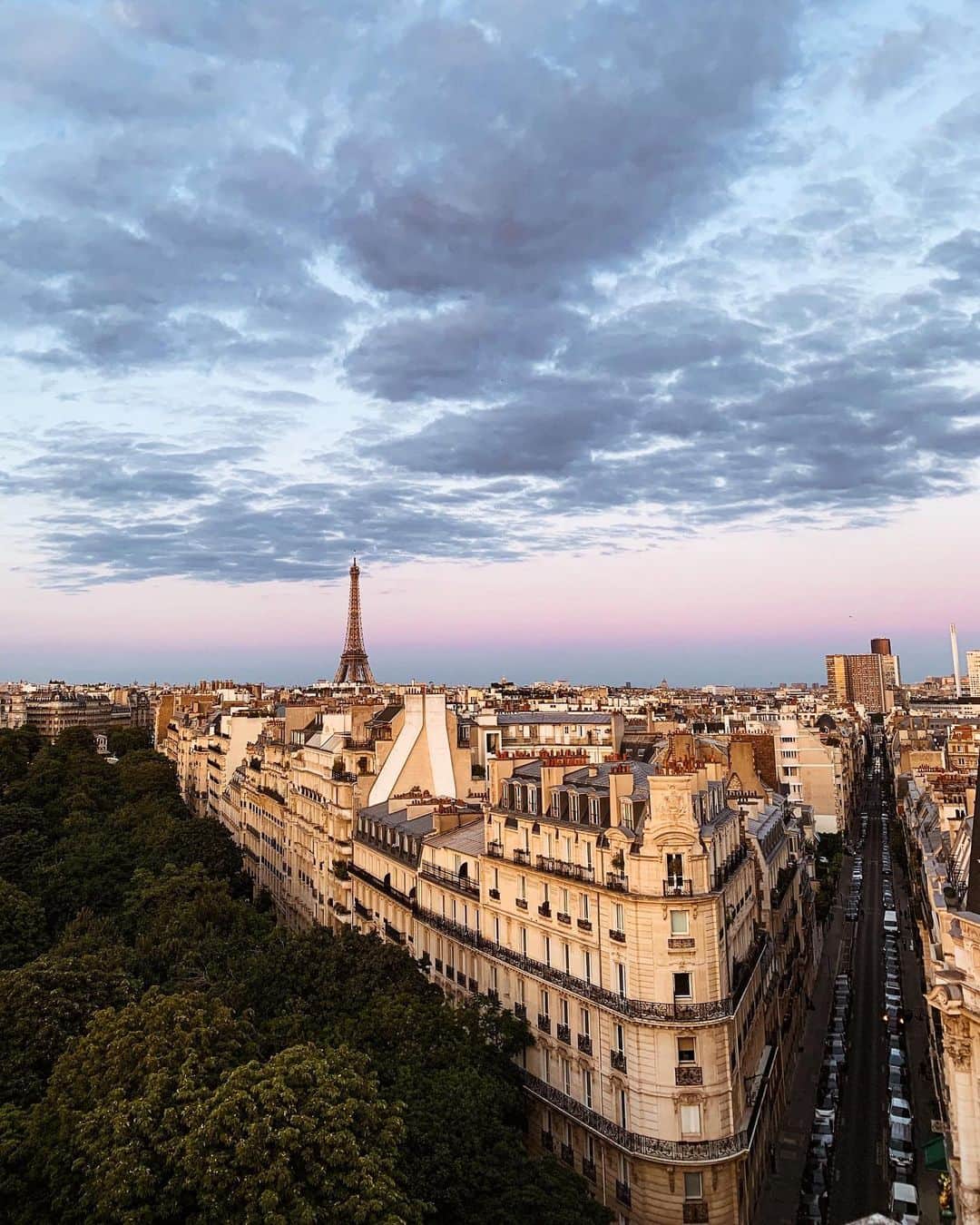 NICOLAS SIMOESのインスタグラム：「Good morning Paris, good morning guys ✨」