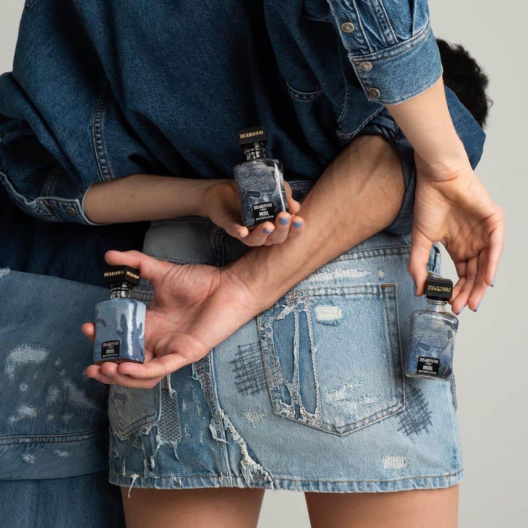ディーゼルさんのインスタグラム写真 - (ディーゼルInstagram)「Probably the best dressed bottle out there. Discover #disaronnowearsdiesel, the limited edition bottle run we created with @disaronno_official.  With this project, Disaronno is by our side supporting the @otbfoundation」9月19日 18時06分 - diesel