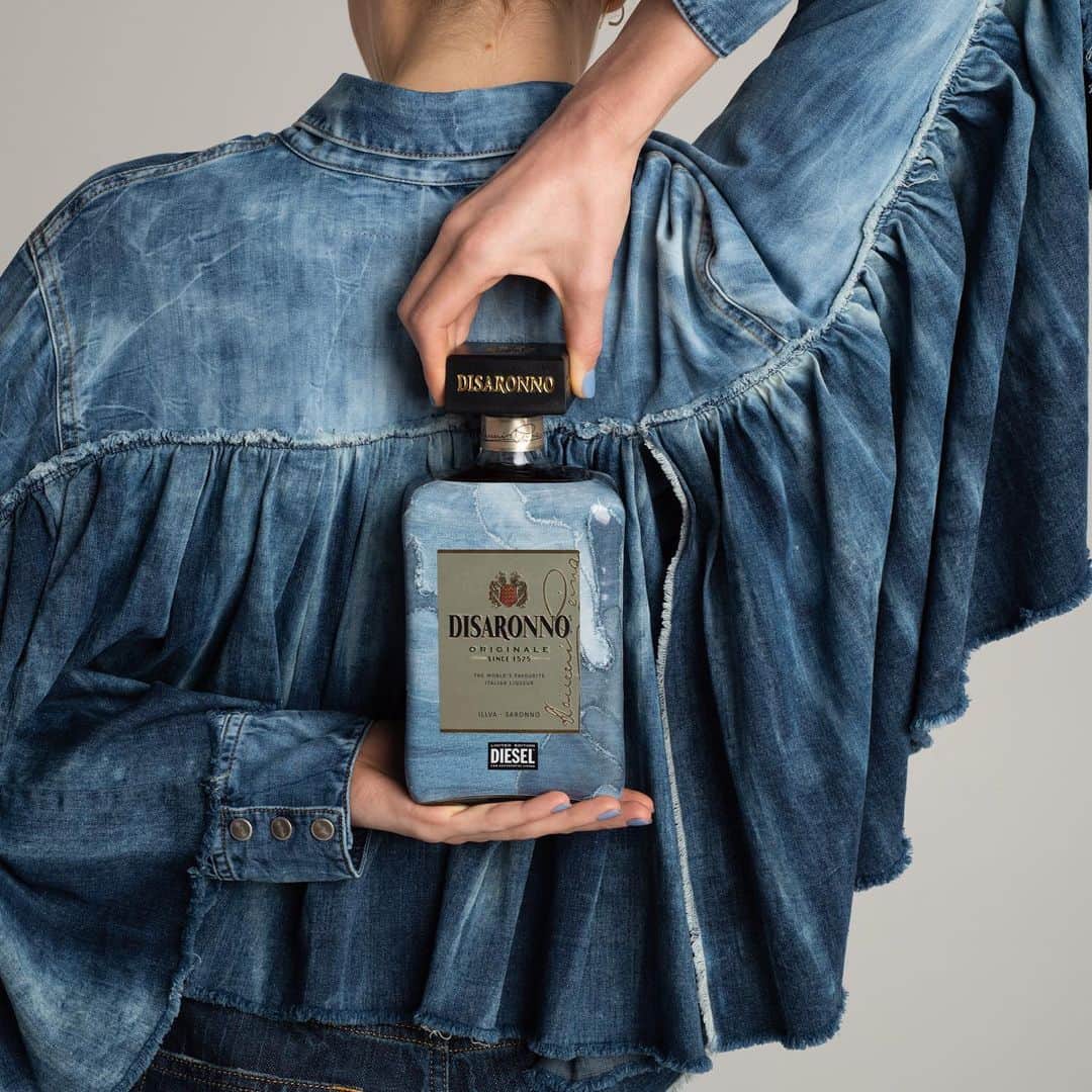 ディーゼルのインスタグラム：「Probably the best dressed bottle out there. Discover #disaronnowearsdiesel, the limited edition bottle run we created with @disaronno_official.  With this project, Disaronno is by our side supporting the @otbfoundation」