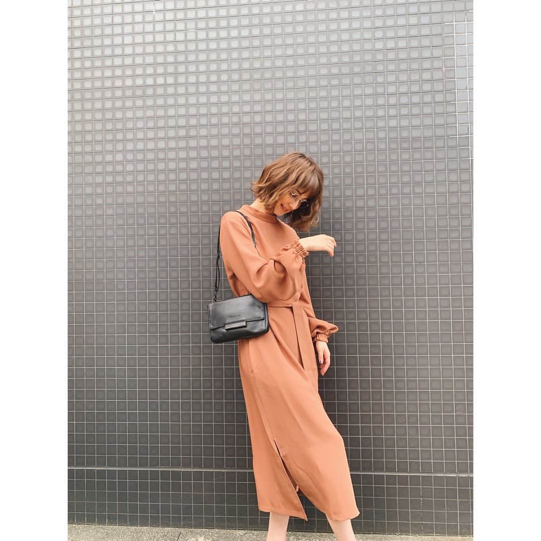 佐々木希さんのインスタグラム写真 - (佐々木希Instagram)「新作レザーbag！ 長さを色々変えられます♡  着ているワンピースは好評につき、追加生産するそうです。 他にもいくつかの商品の追加生産あるのでiNtimitéのインスタをチェックしてください💐  #のぞみの私服」9月19日 18時11分 - nozomisasaki_official