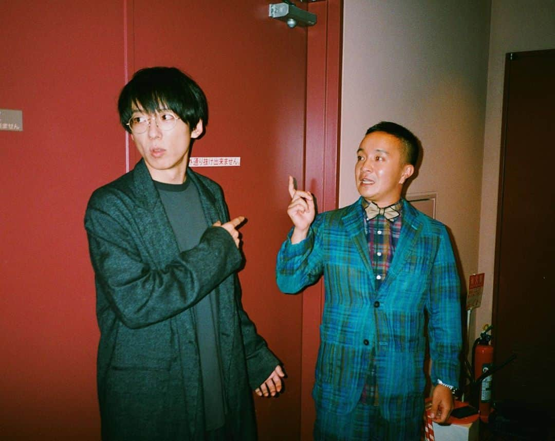 星野源さんのインスタグラム写真 - (星野源Instagram)「おかしな2人  The Odd Couple #高橋一生 #濱田岳」9月19日 18時17分 - iamgenhoshino