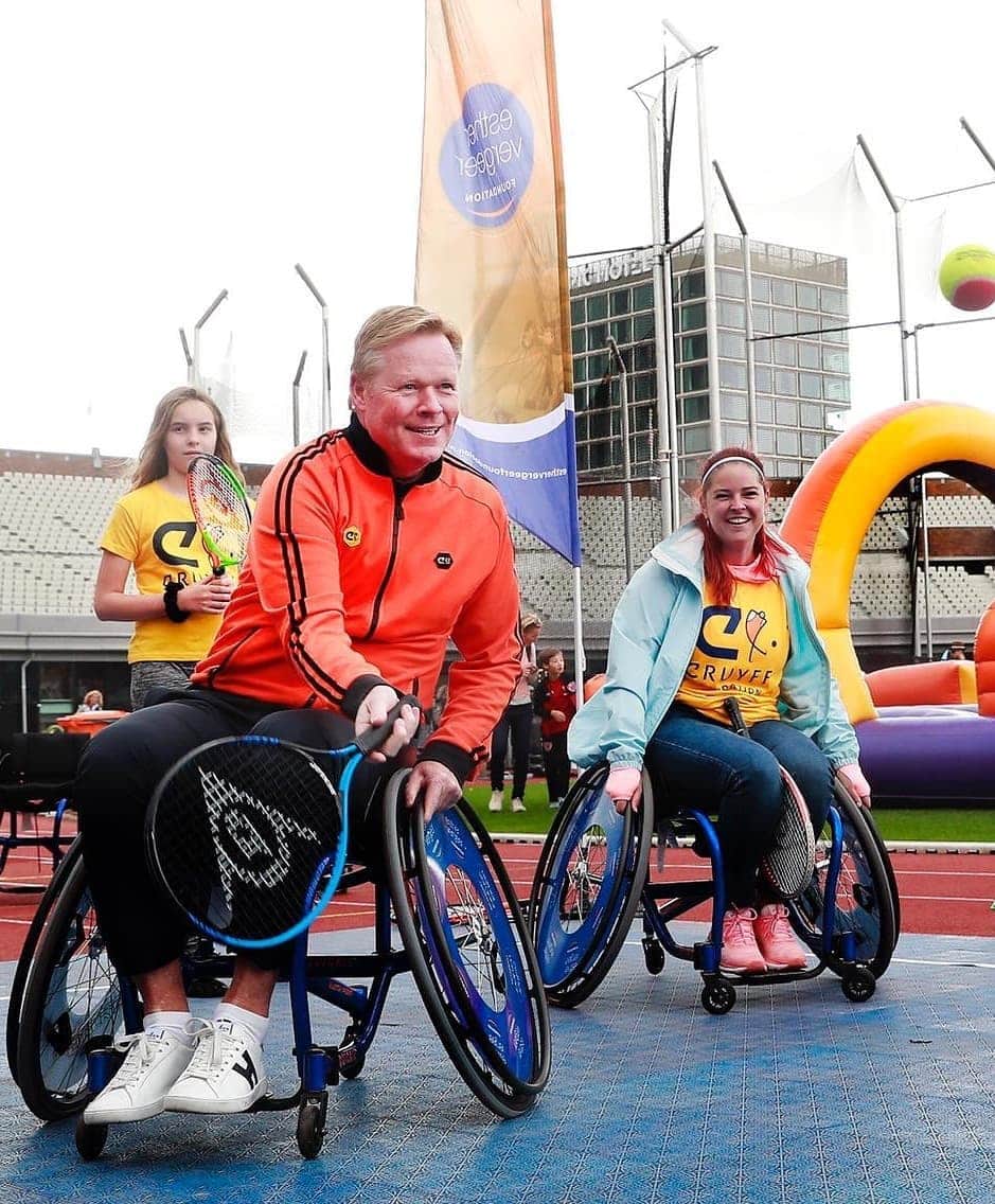 ヨハン・クライフのインスタグラム：「A beautiful Open Day yesterday in Amsterdam! An annual party in which more than 1250 children enjoyed playing sports with the @cruyfffoundation ambassadors! 👏😍 #CruyffLegacy」