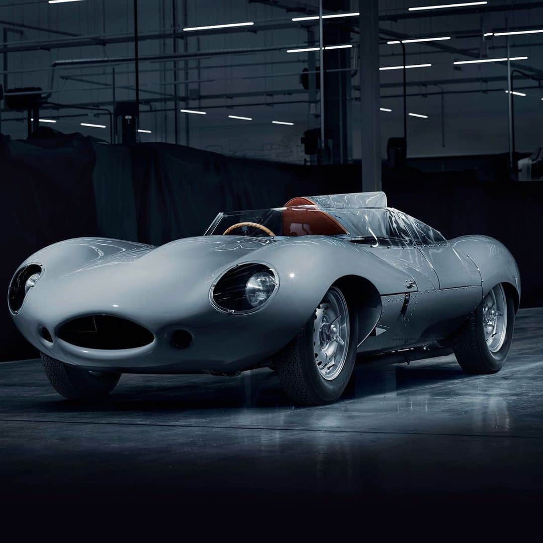 ブレモンさんのインスタグラム写真 - (ブレモンInstagram)「When working with a car as beautiful as the @Jaguar D-type, you don't have to look far for inspiration. ⁠⠀ ⁠⠀ ⁠The new Bremont Jaguar D-type Limited Edition watch mirrors some of the distinguishing features that make this British car such a classic. ⁠⠀ #Bremont #Jaguar #Dtype #watchesofinstagram #watchoftheday #timepiece #luxurywatch⁠」9月19日 18時19分 - bremontwatches