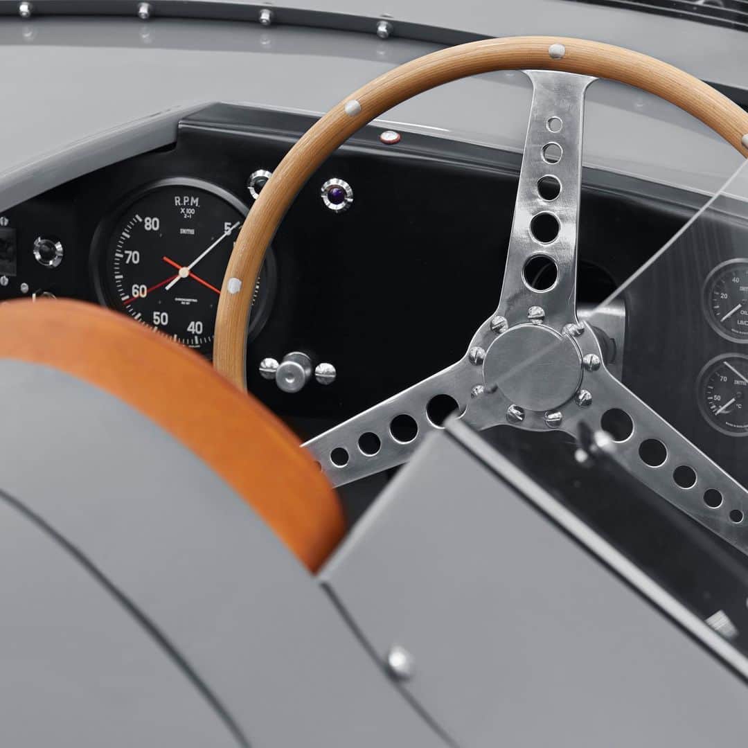 ブレモンさんのインスタグラム写真 - (ブレモンInstagram)「When working with a car as beautiful as the @Jaguar D-type, you don't have to look far for inspiration. ⁠⠀ ⁠⠀ ⁠The new Bremont Jaguar D-type Limited Edition watch mirrors some of the distinguishing features that make this British car such a classic. ⁠⠀ #Bremont #Jaguar #Dtype #watchesofinstagram #watchoftheday #timepiece #luxurywatch⁠」9月19日 18時19分 - bremontwatches
