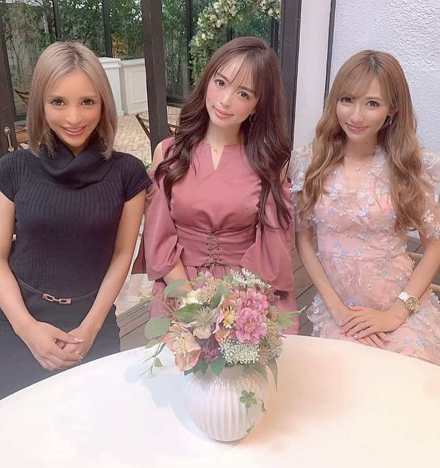 板橋瑠美さんのインスタグラム写真 - (板橋瑠美Instagram)「めっど@mamaプレゼンツ﻿ Ruumin cafe☕️♡﻿ ﻿ 昨日はLiveを見てくださった方、ありがとうございました💓﻿ ﻿ ﻿ リリカ姫と まりかちゃんと﻿ わいわい楽しくママトーク♡♡﻿ ﻿ ﻿ ﻿ ママ同士で情報交換ができて、﻿ みなさんも参加型でみんなとカフェしてる気分で楽しかった((((･´ω`･))))﻿ ﻿ ﻿ ﻿ 今回参加できなかった方、﻿ 是非来月お待ちしてますー♡﻿ ﻿ ﻿ めっど@mama﻿ (@med_mama_official )は、﻿ ﻿ 正しいワクチンについて学べる活動で﻿ イベントをやっていたりするし、HPもかなり勉強になるからよかったらフォローしてね！﻿ ﻿ ﻿ 次回のRuumin cafe☕️は﻿ 10/23 水曜  11:00〜12:00﻿ ﻿ @rumi_official_0616﻿ からまた配信するので、﻿ またみんな参加してねー♡﻿ ﻿ 今回も 旧石丸邸さんでトークしたよ💓 ﻿ #めっどmama #rumicafé #めっどmamaワクチン勉強会」9月19日 18時28分 - rumi_official_0616