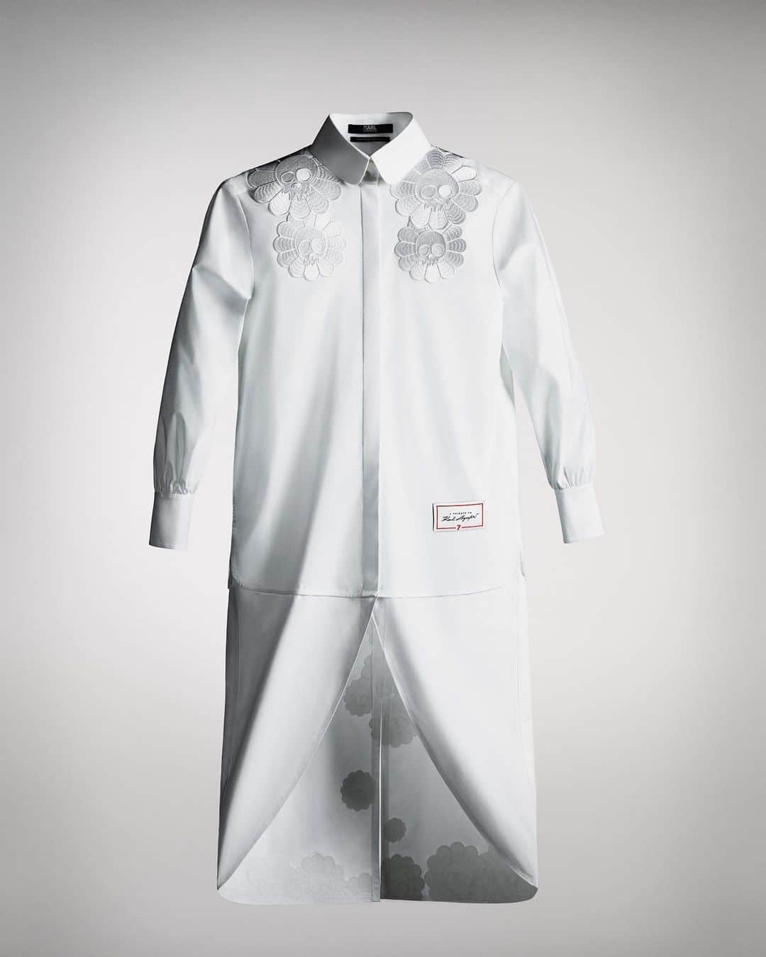 村上隆さんのインスタグラム写真 - (村上隆Instagram)「I will go Paris!  To celebrate Karl Lagerfeld's legacy, a global community has united to create their own interpretations of Karl's iconic white shirt design -- here's a photo of mine! #TributeToKarl @karllagerfeld  カール・ラガーフェルドの偉業を祝して、カールの象徴的な白いシャツのデザインを独自に解釈したシャツを創るためにグローバルのコミュニティが集結しました。こちらが私のものです！#TributeToKarl @karllagerfeld」9月19日 18時33分 - takashipom